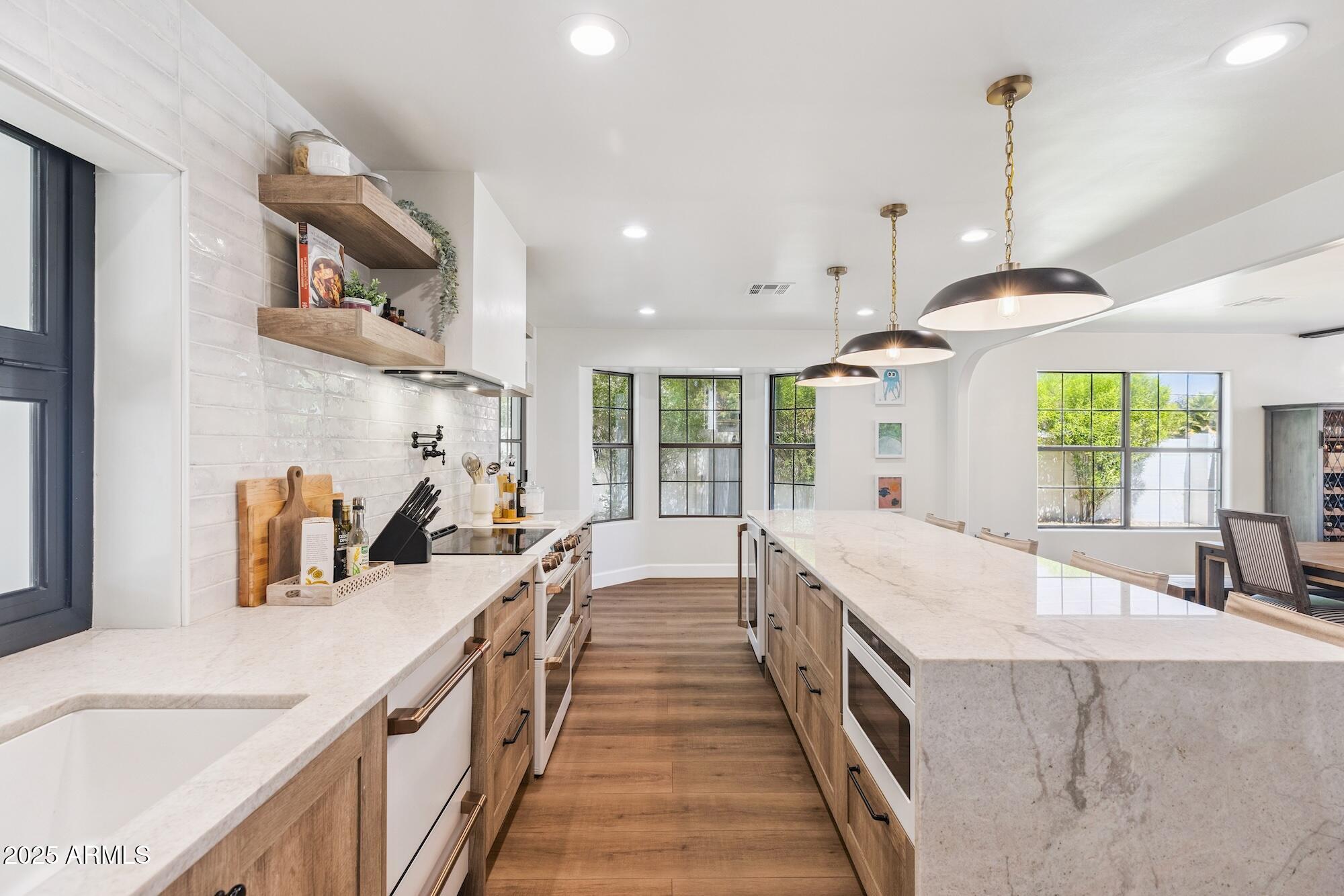 5556 E SANDRA Terrace