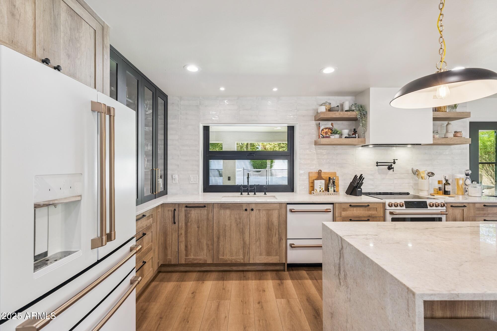 5556 E SANDRA Terrace