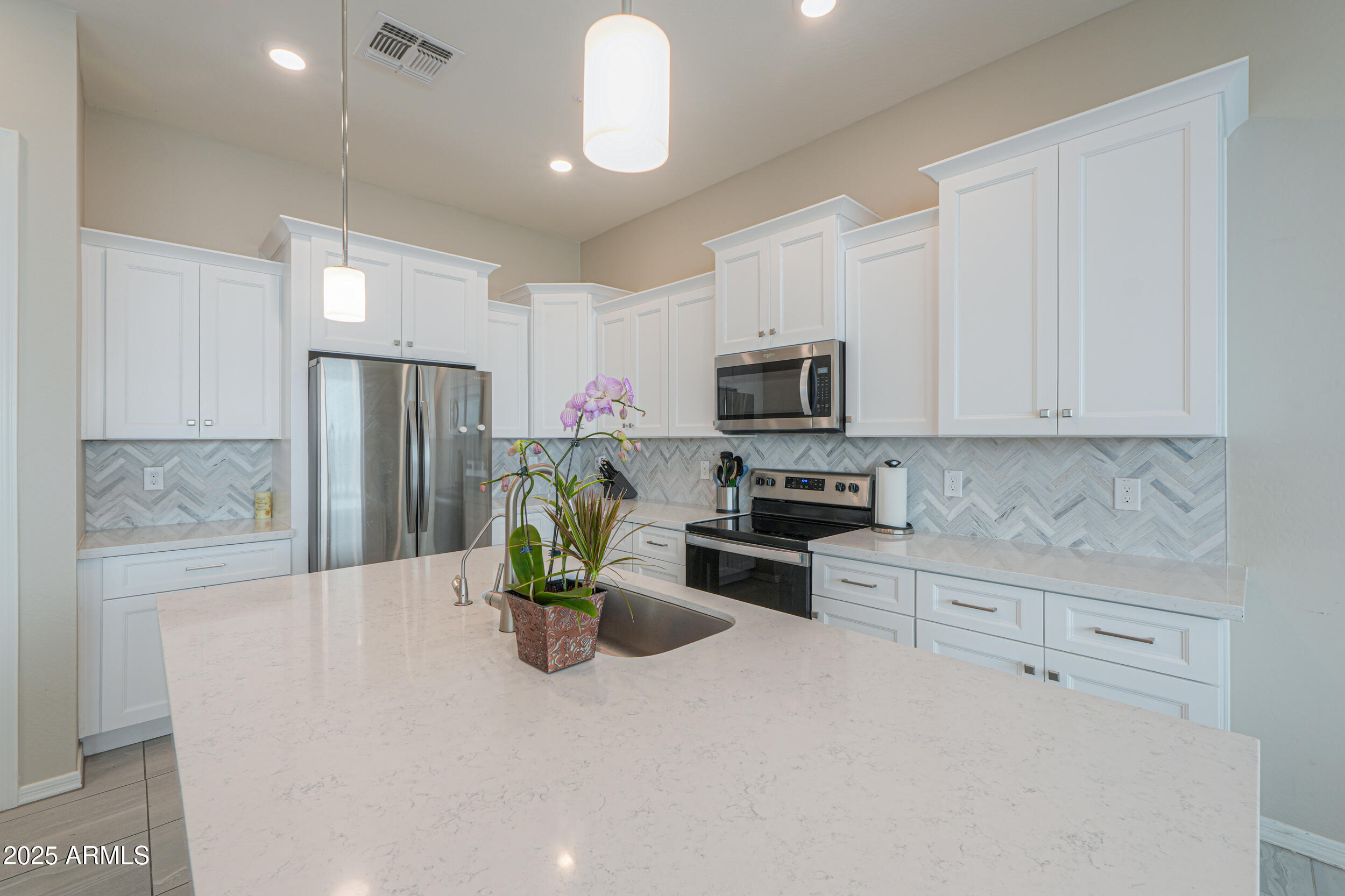 281 E SHAMROCK Drive