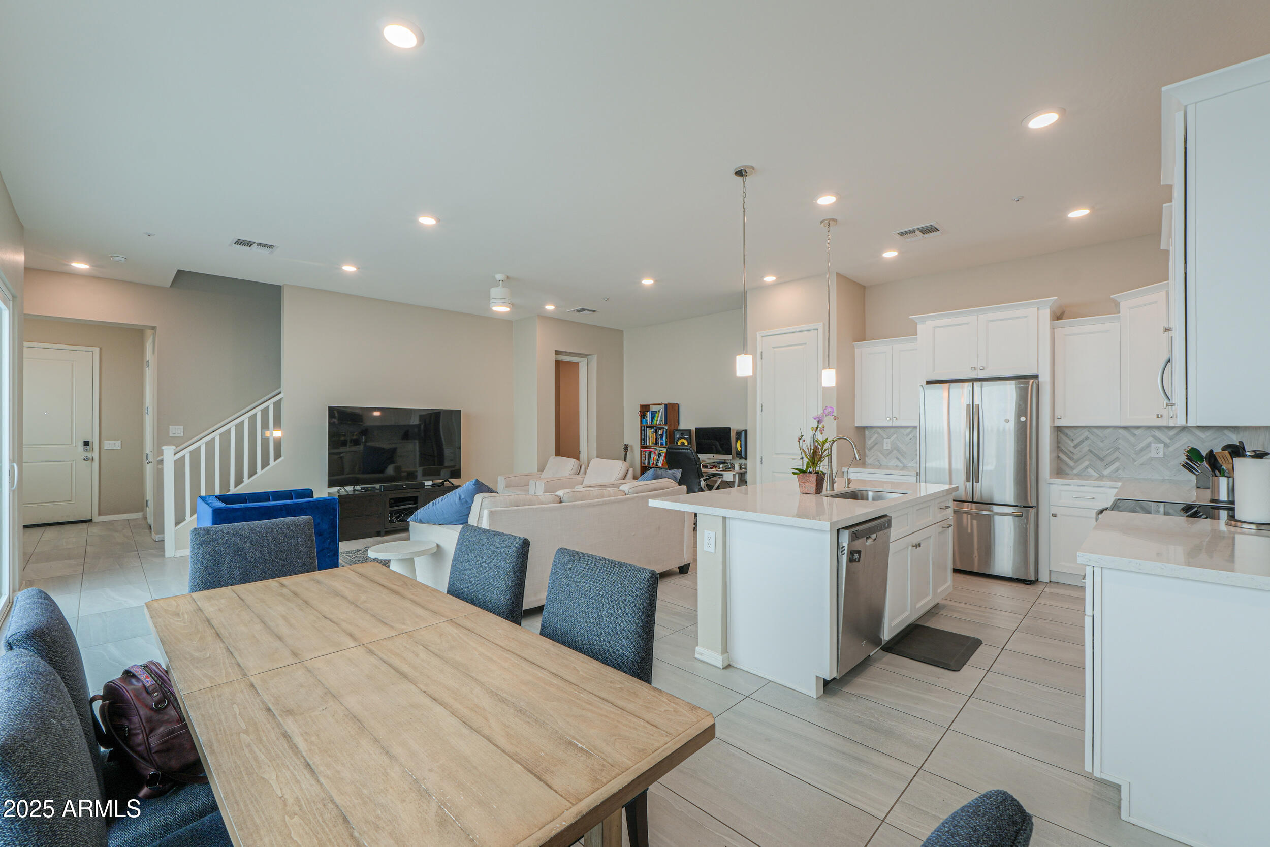 281 E SHAMROCK Drive