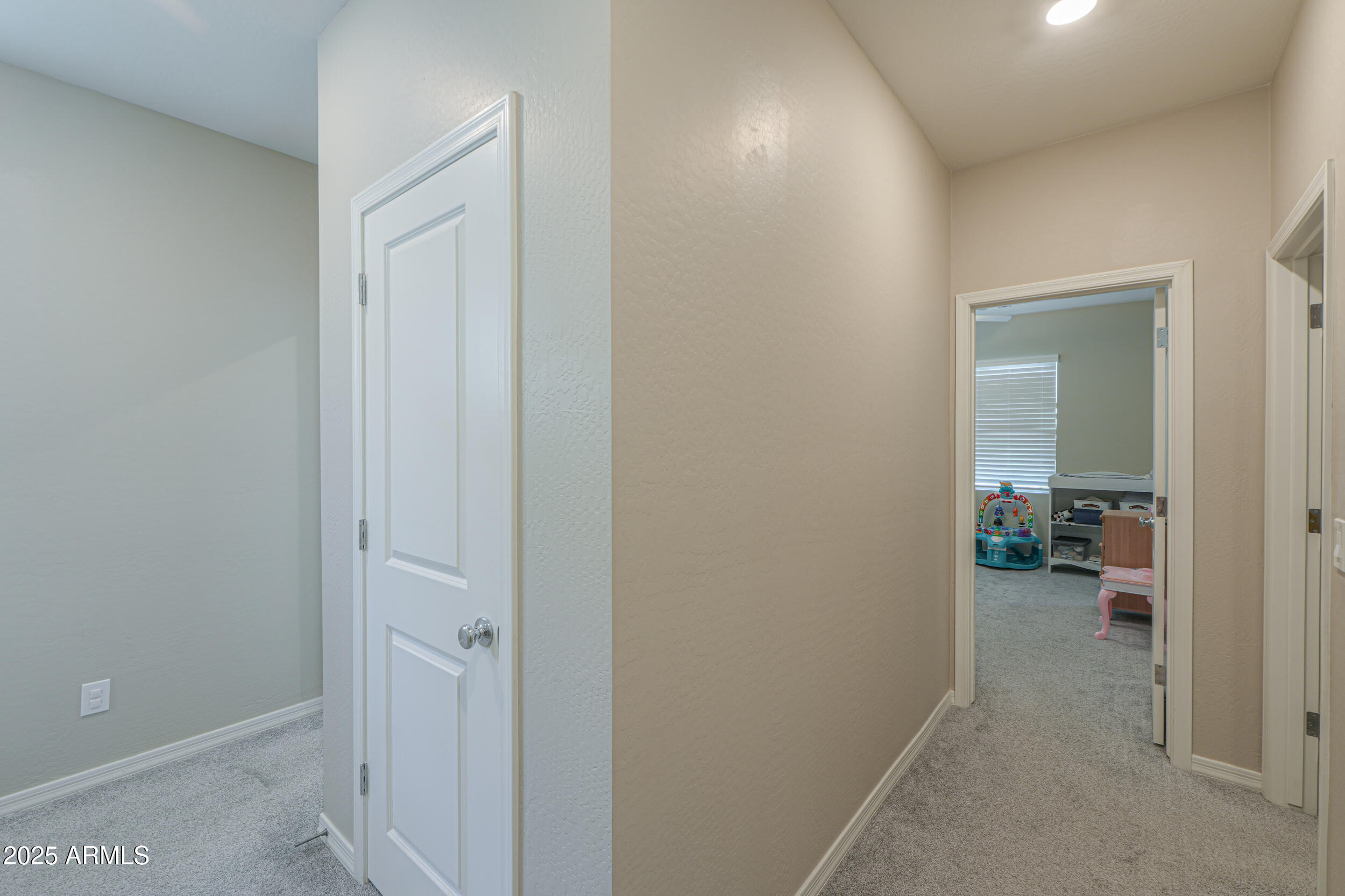 281 E SHAMROCK Drive