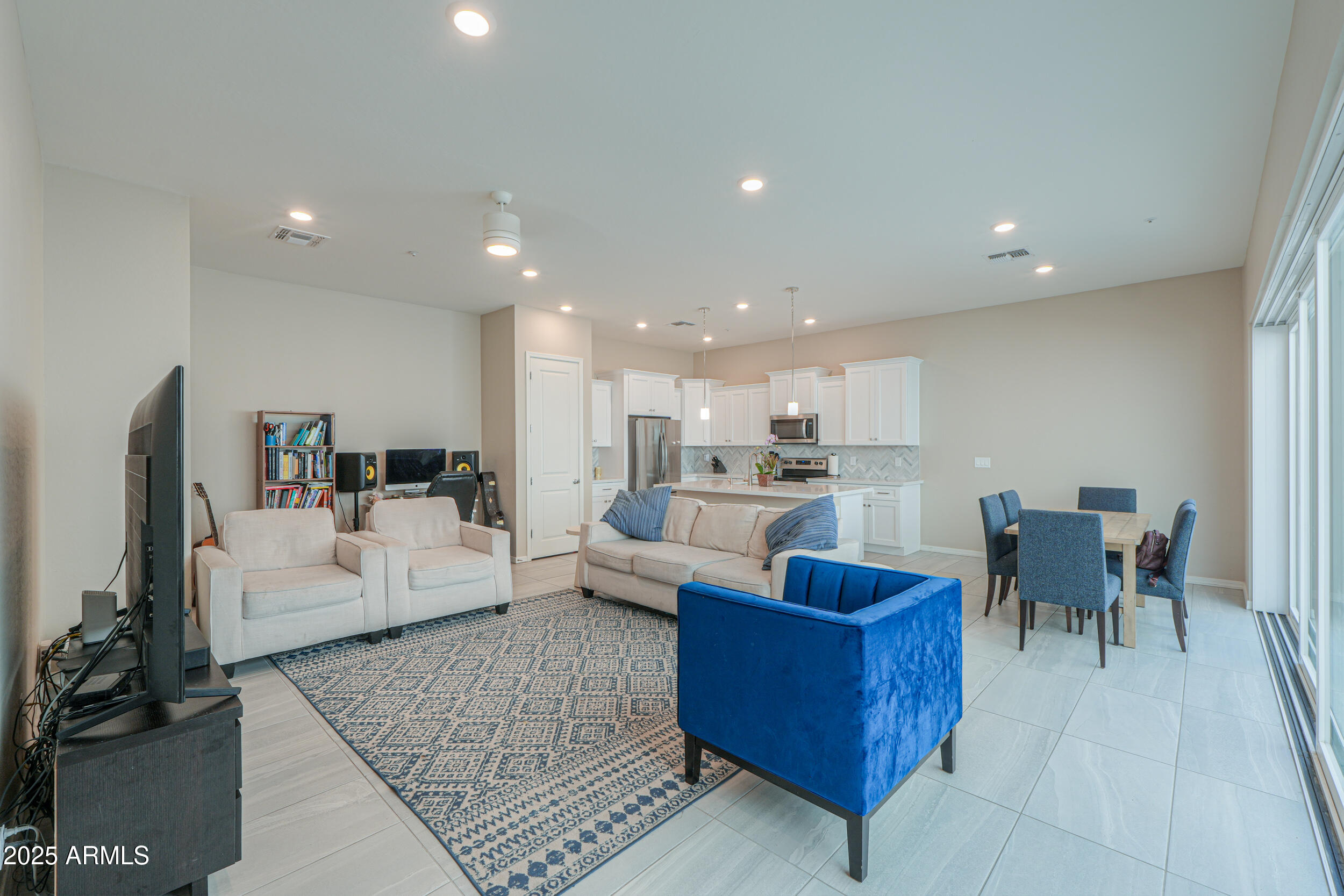 281 E SHAMROCK Drive