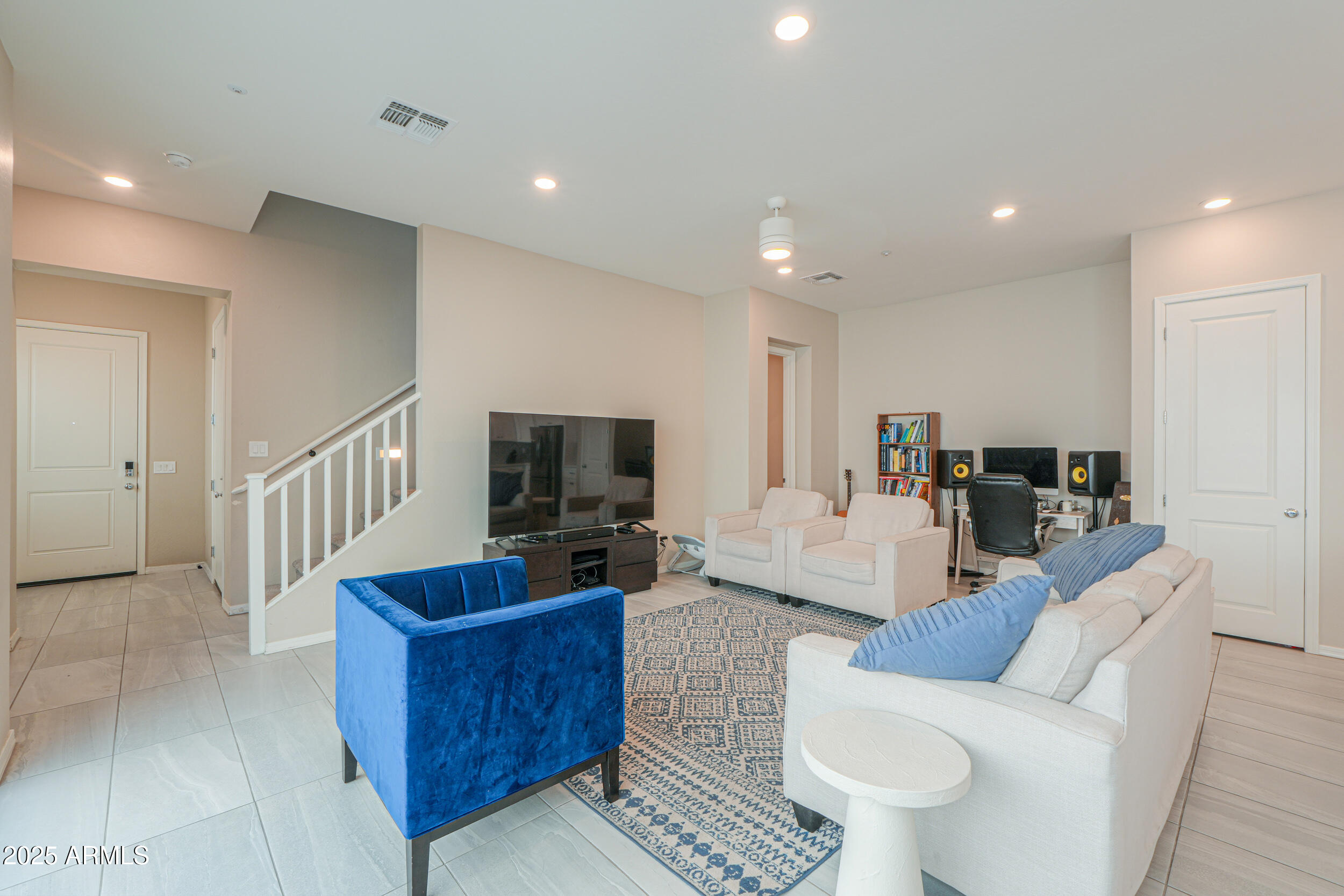 281 E SHAMROCK Drive