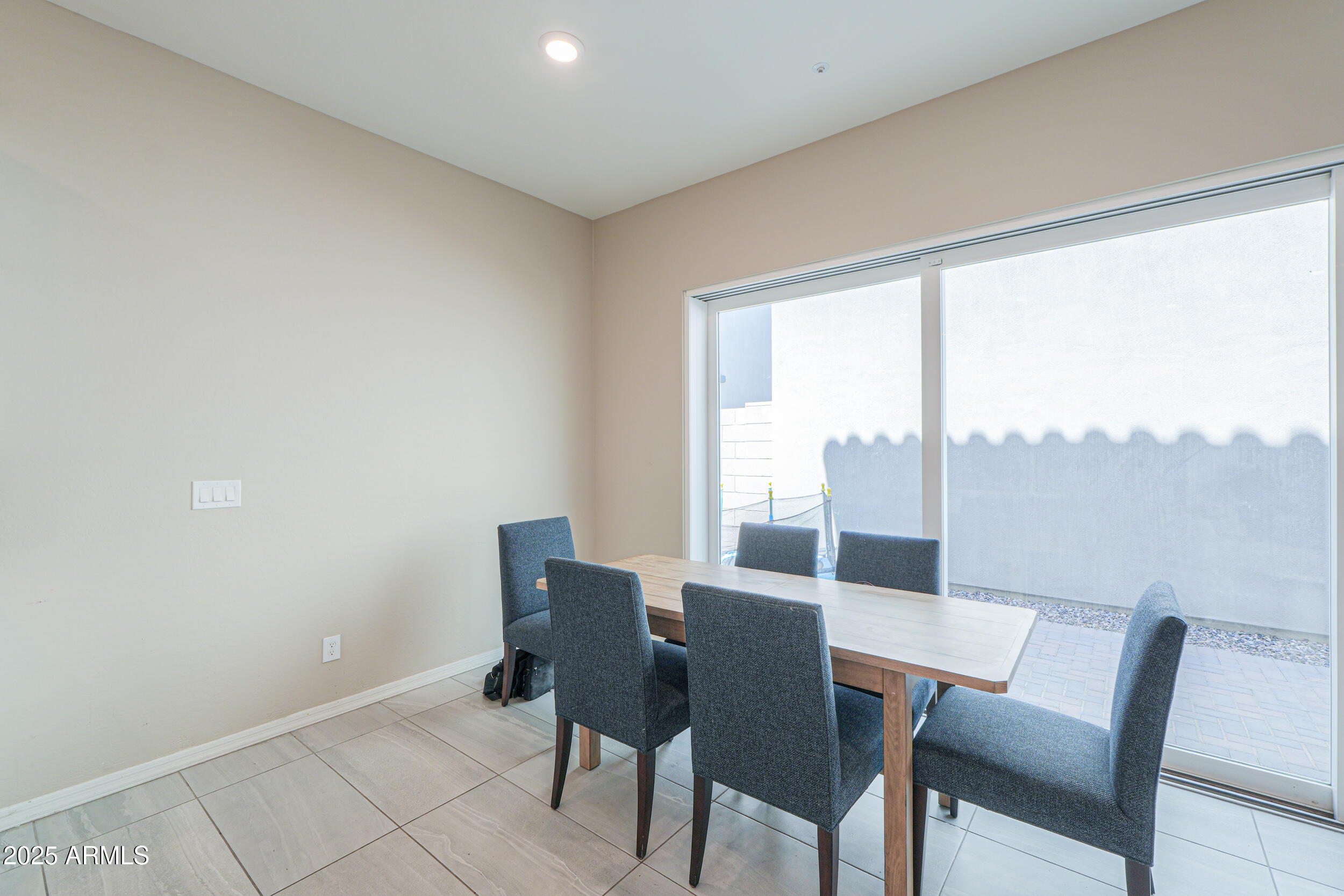 281 E SHAMROCK Drive