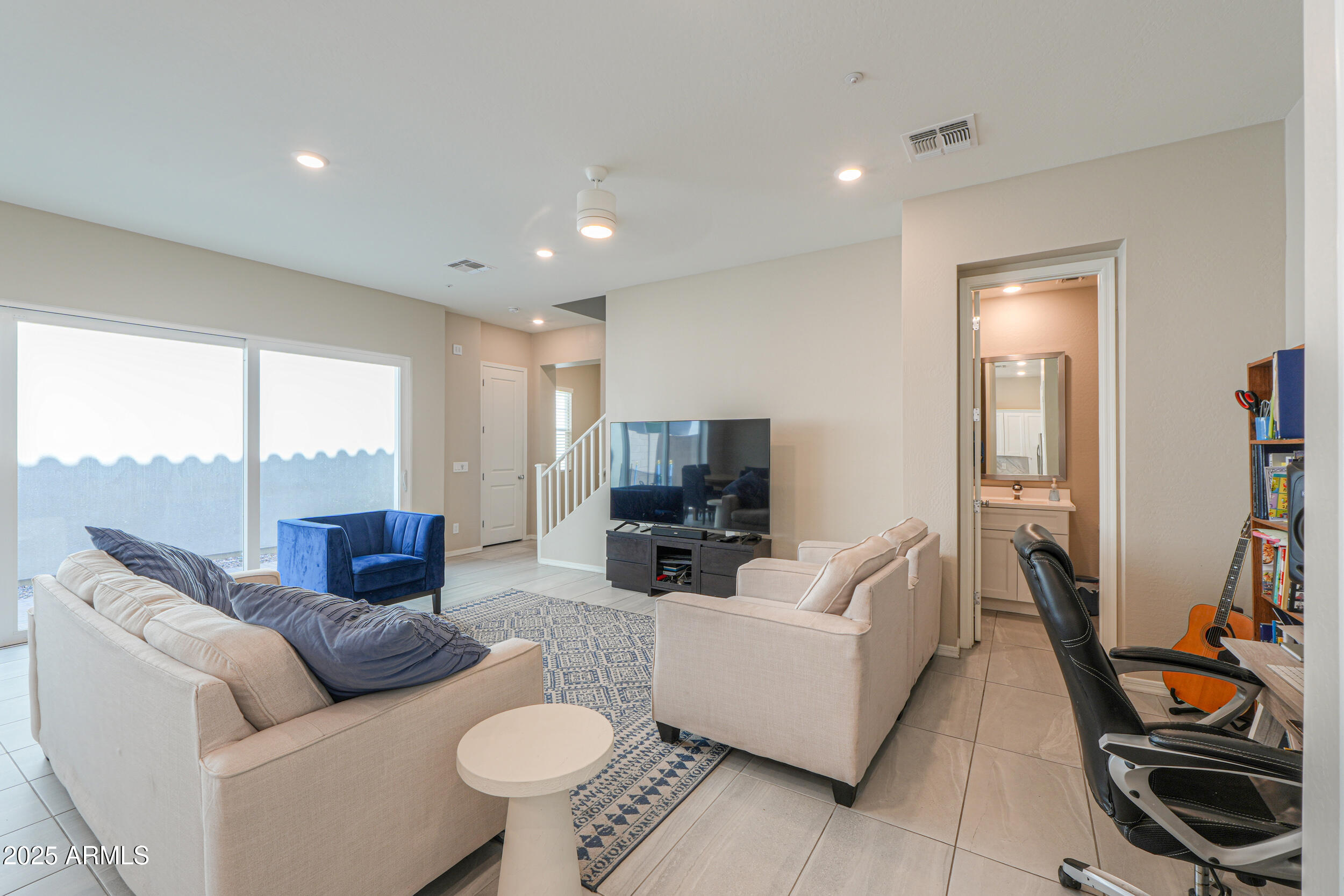 281 E SHAMROCK Drive