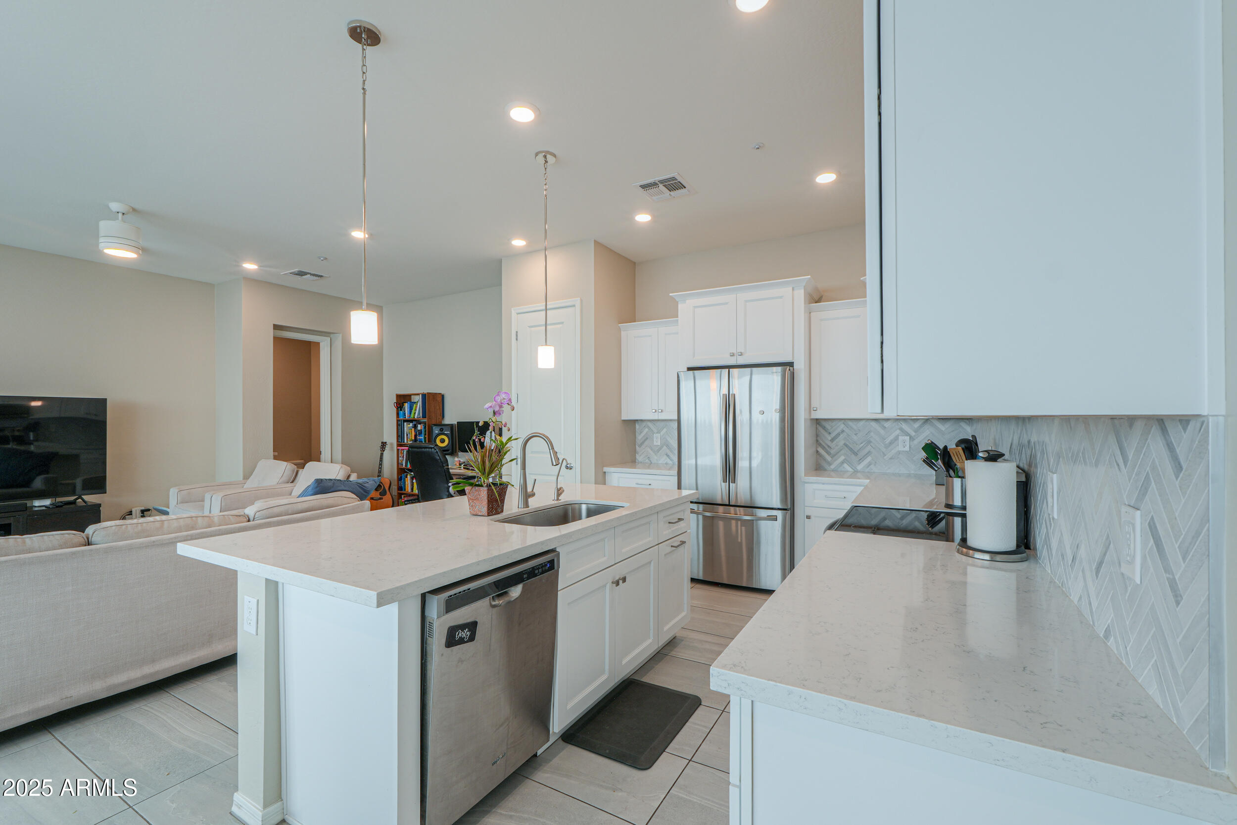 281 E SHAMROCK Drive