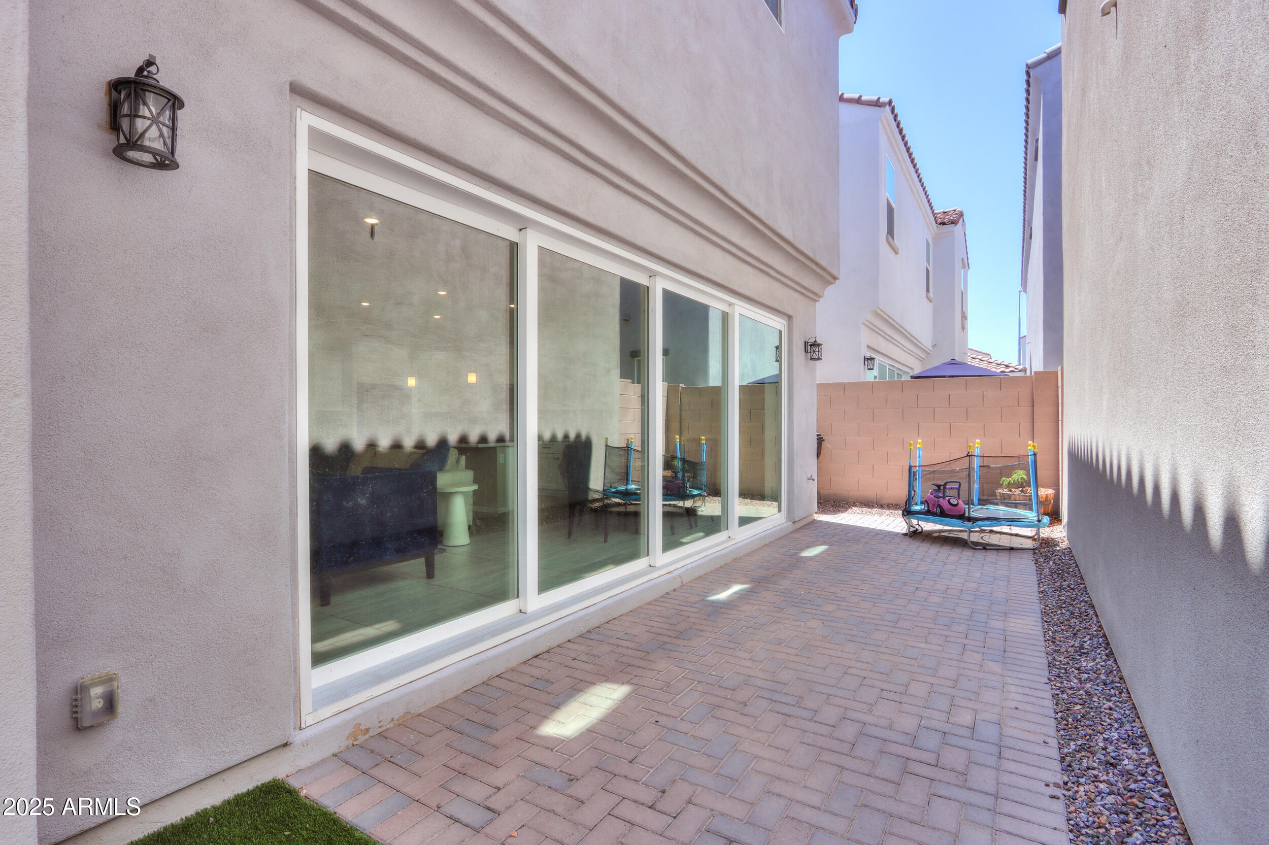 281 E SHAMROCK Drive