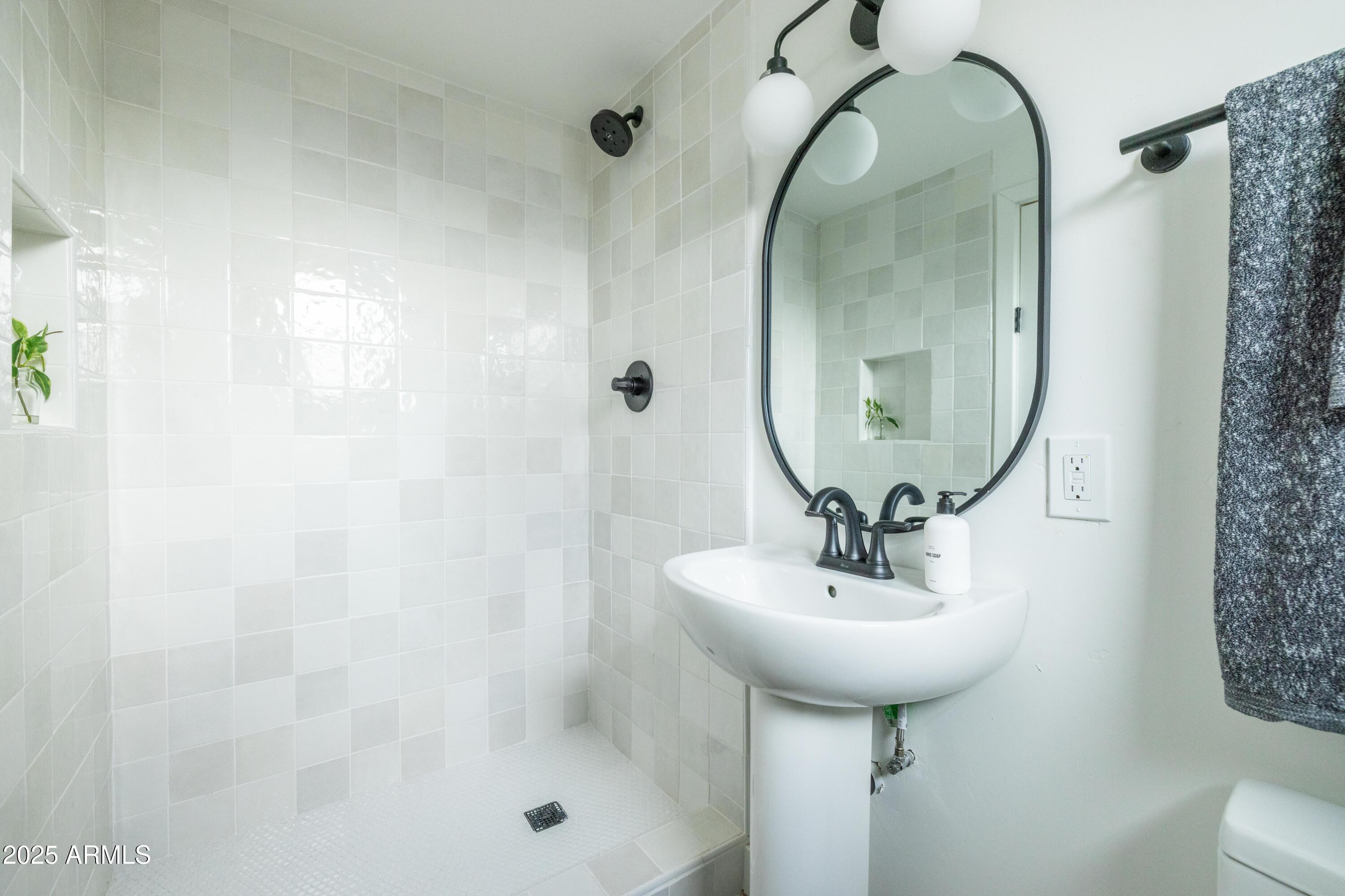 313 W VERNON Avenue