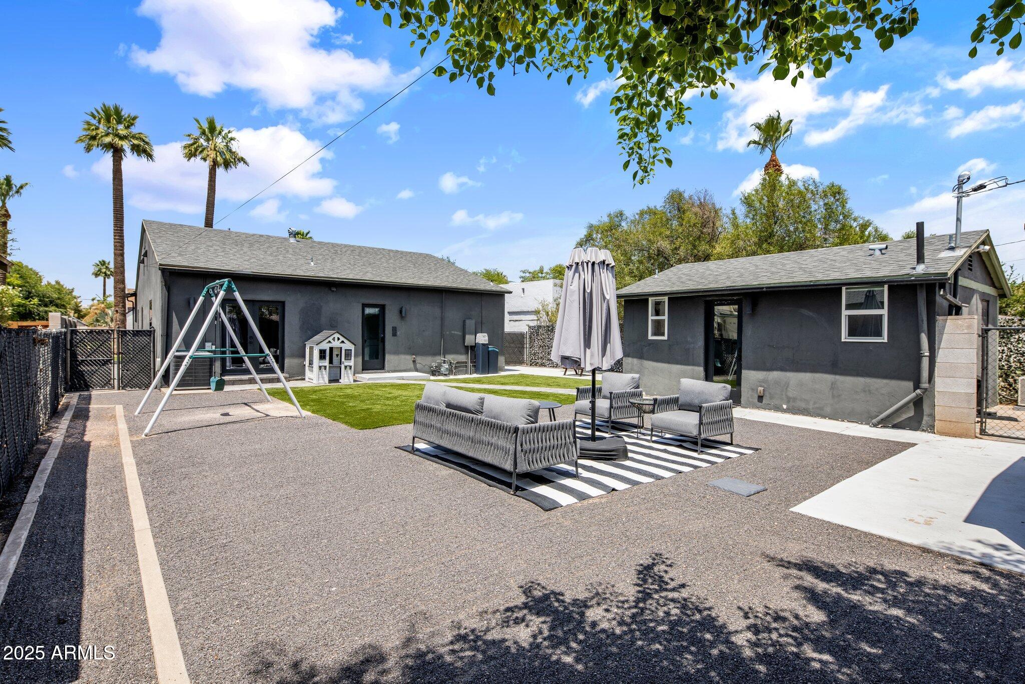 313 W VERNON Avenue