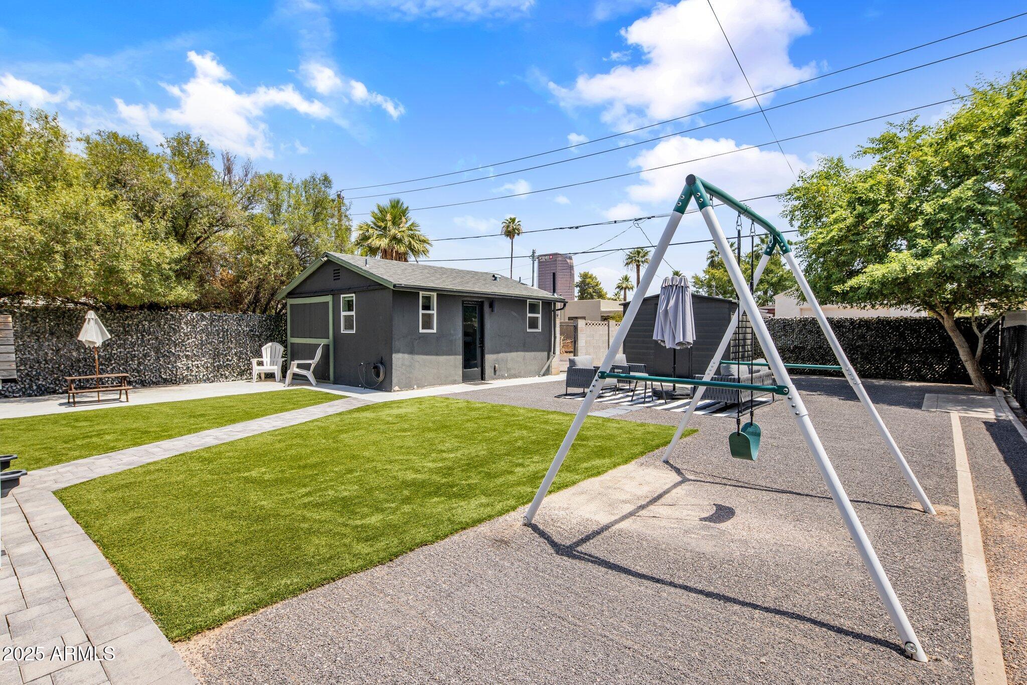 313 W VERNON Avenue