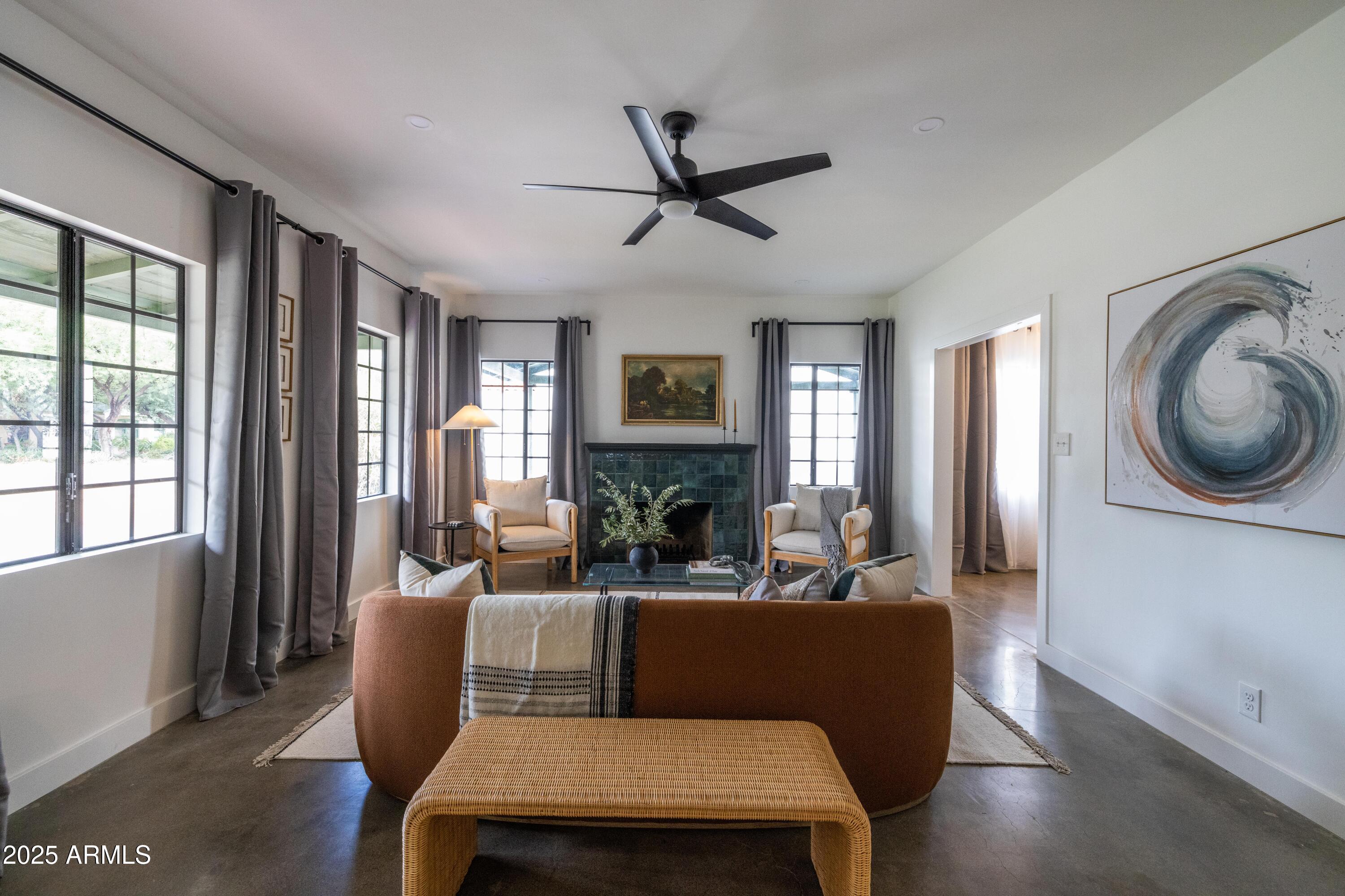 313 W VERNON Avenue