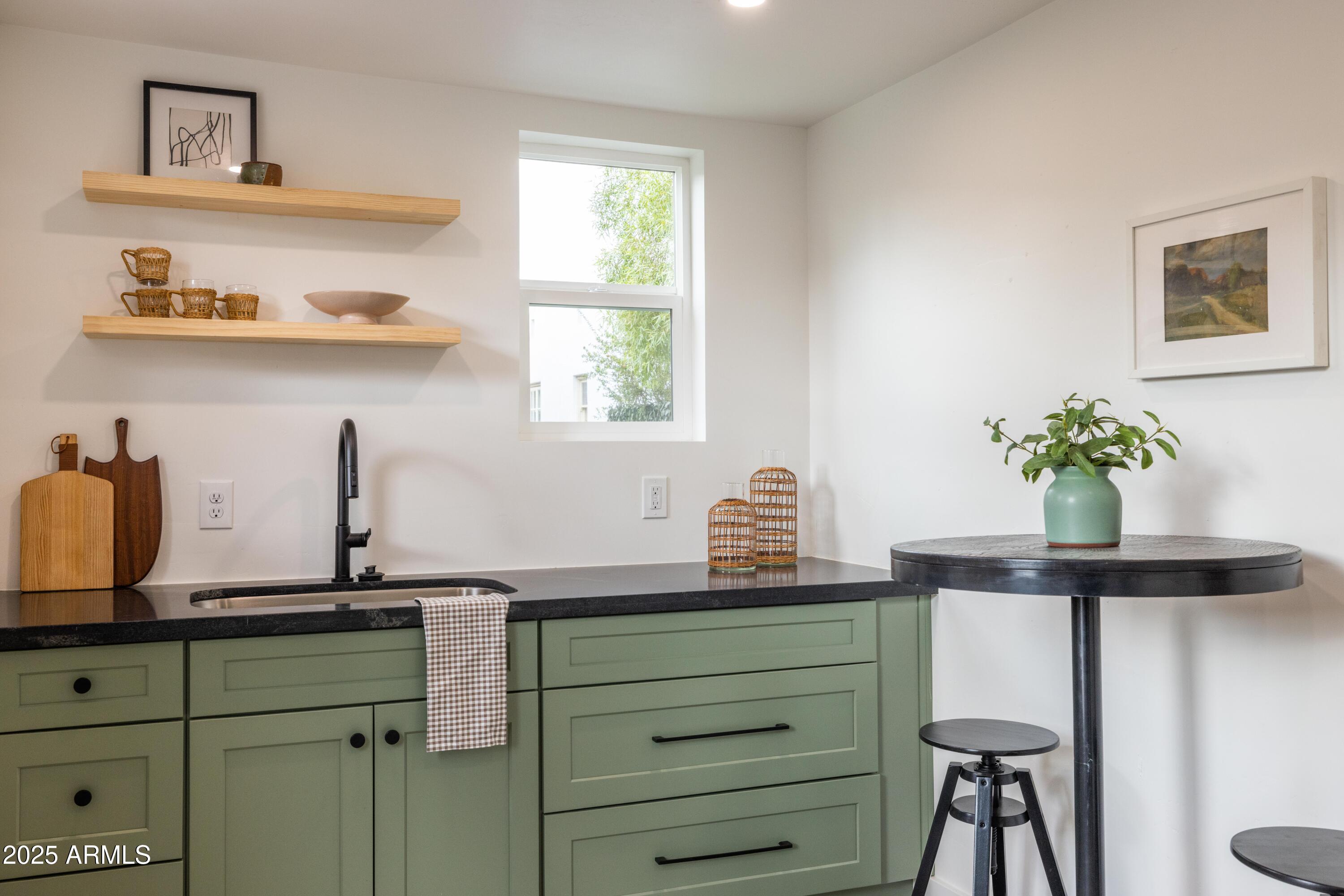313 W VERNON Avenue
