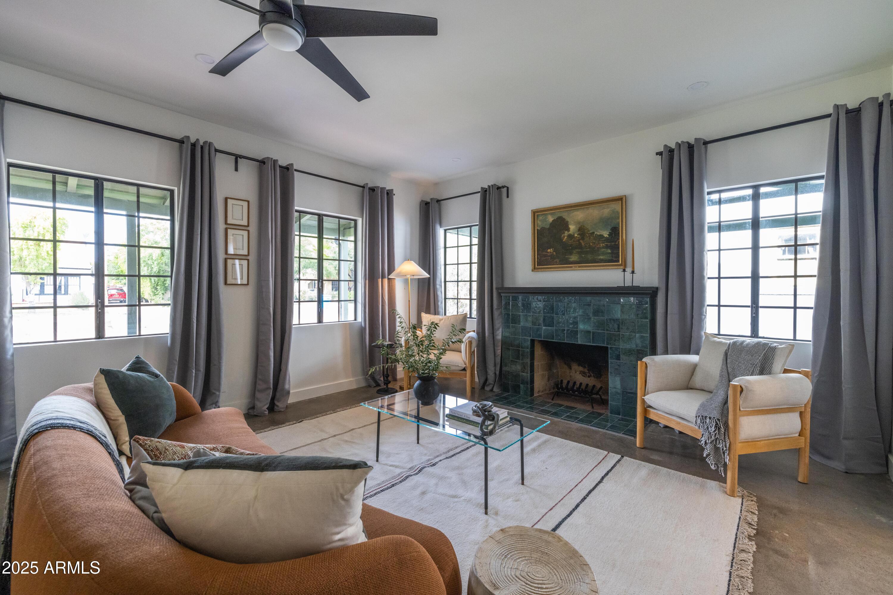 313 W VERNON Avenue