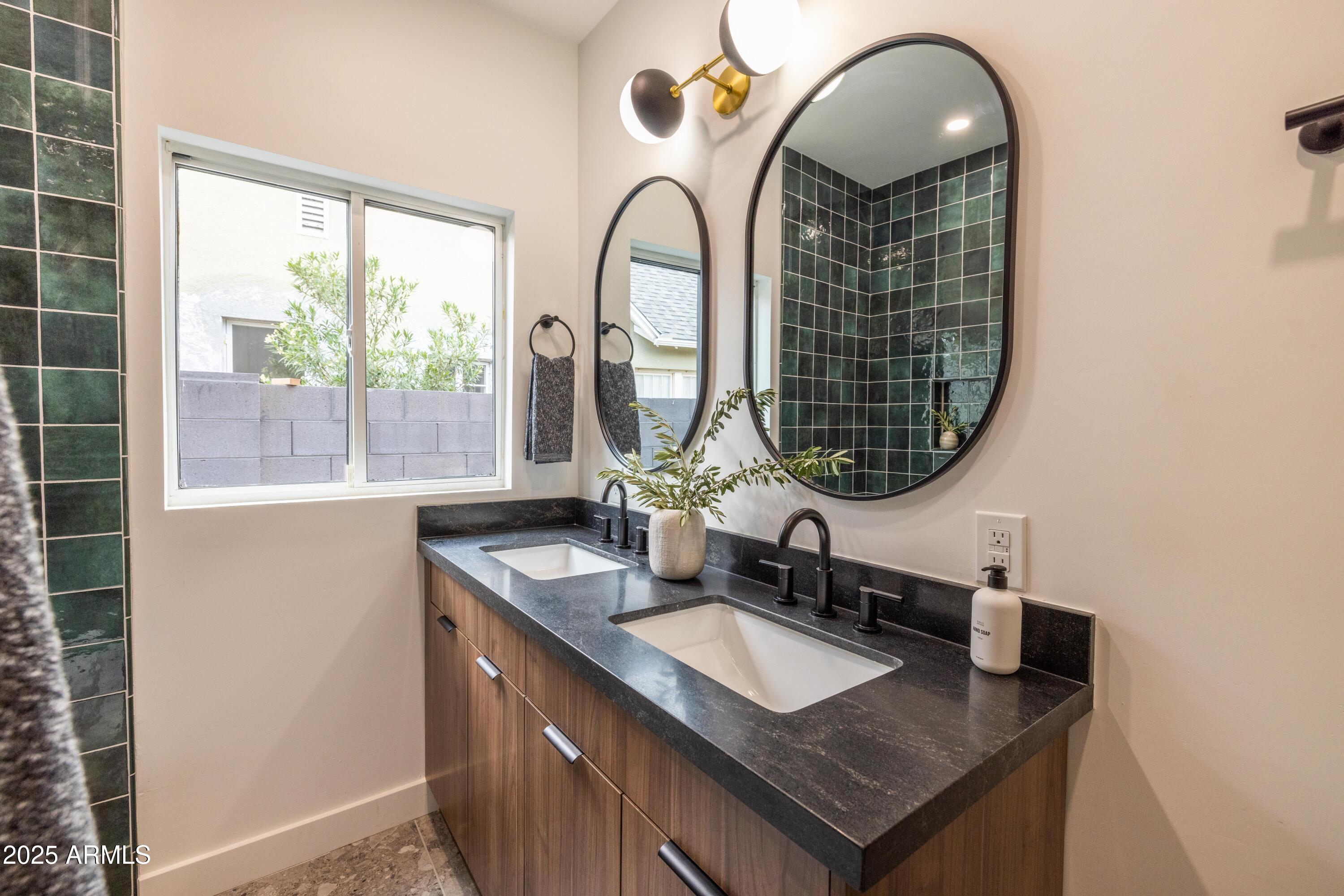 313 W VERNON Avenue