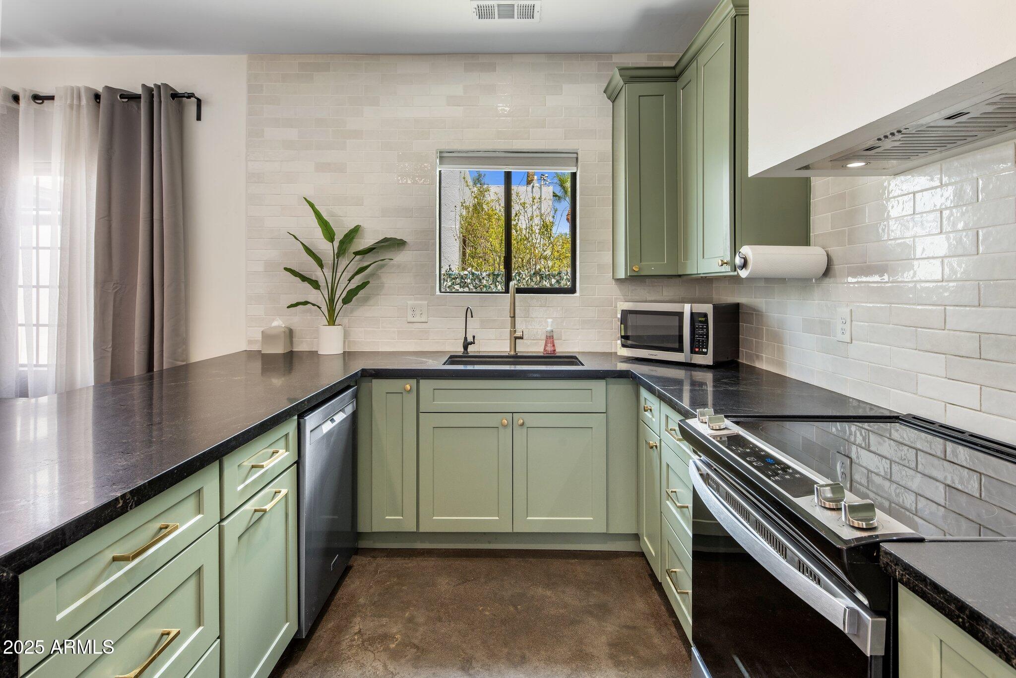 313 W VERNON Avenue