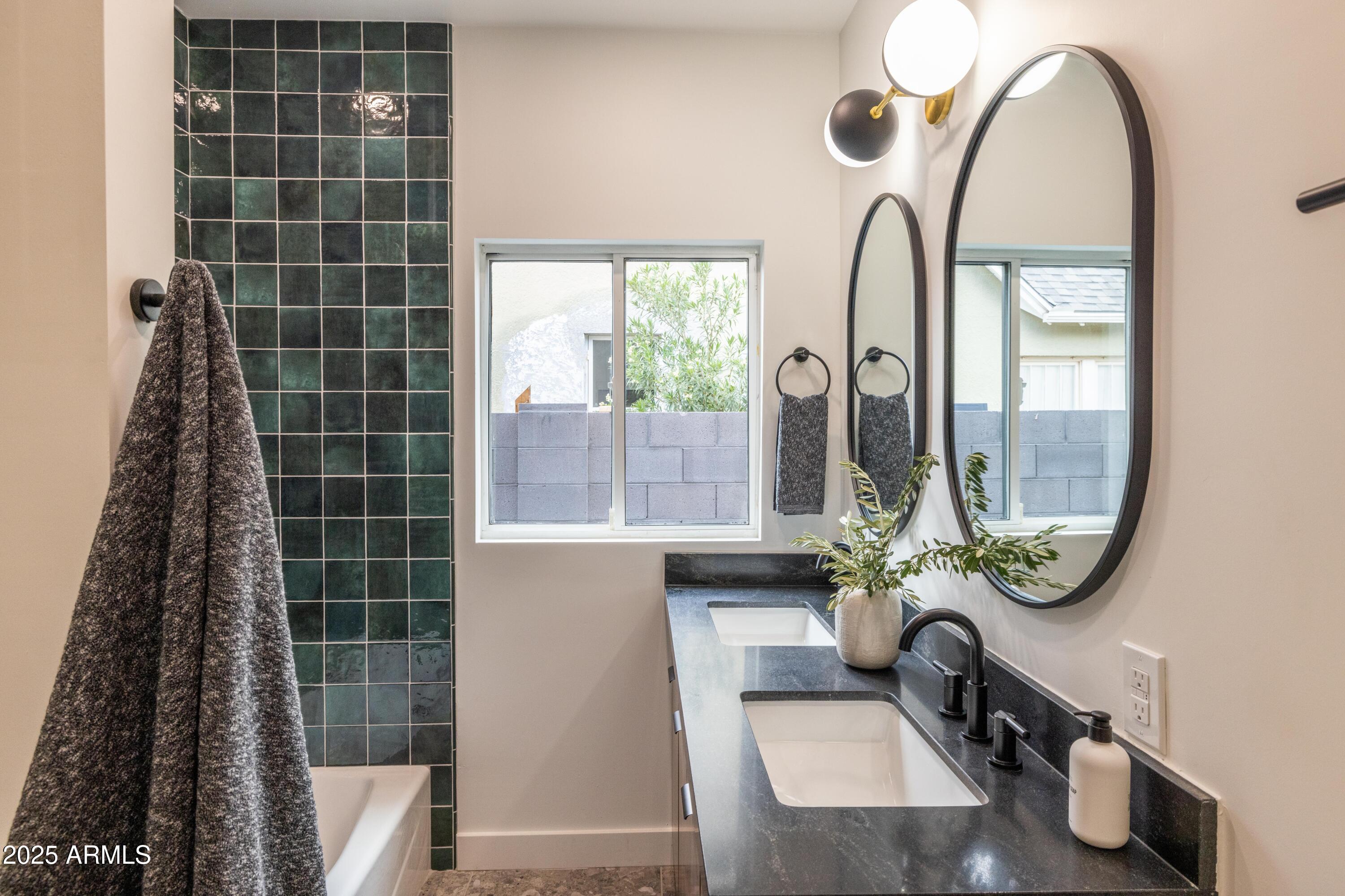 313 W VERNON Avenue