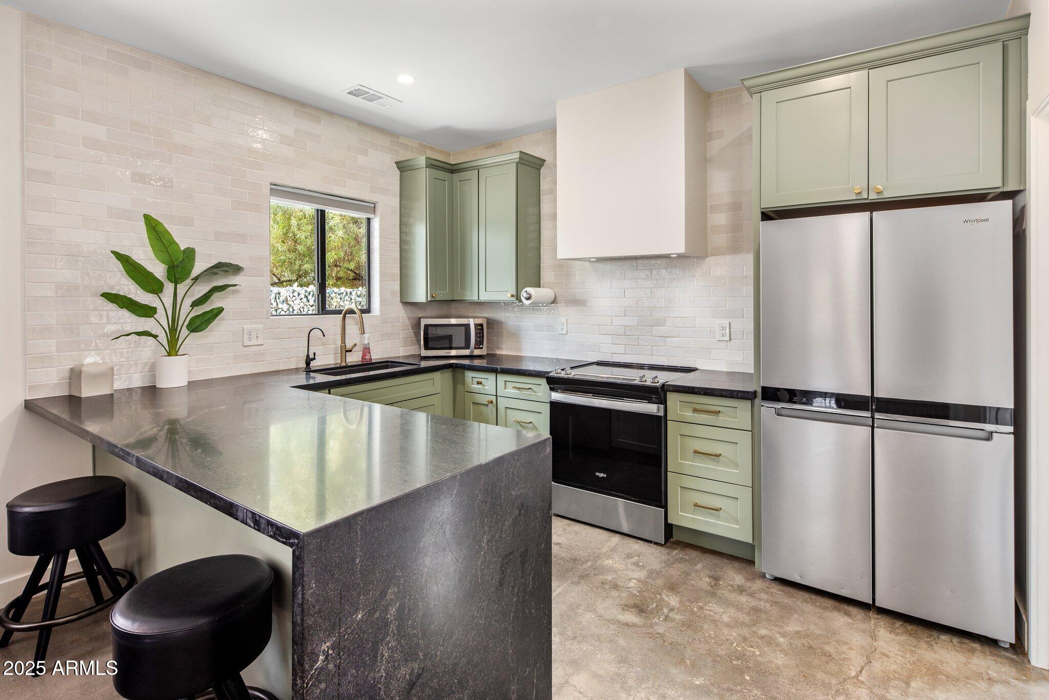 313 W VERNON Avenue