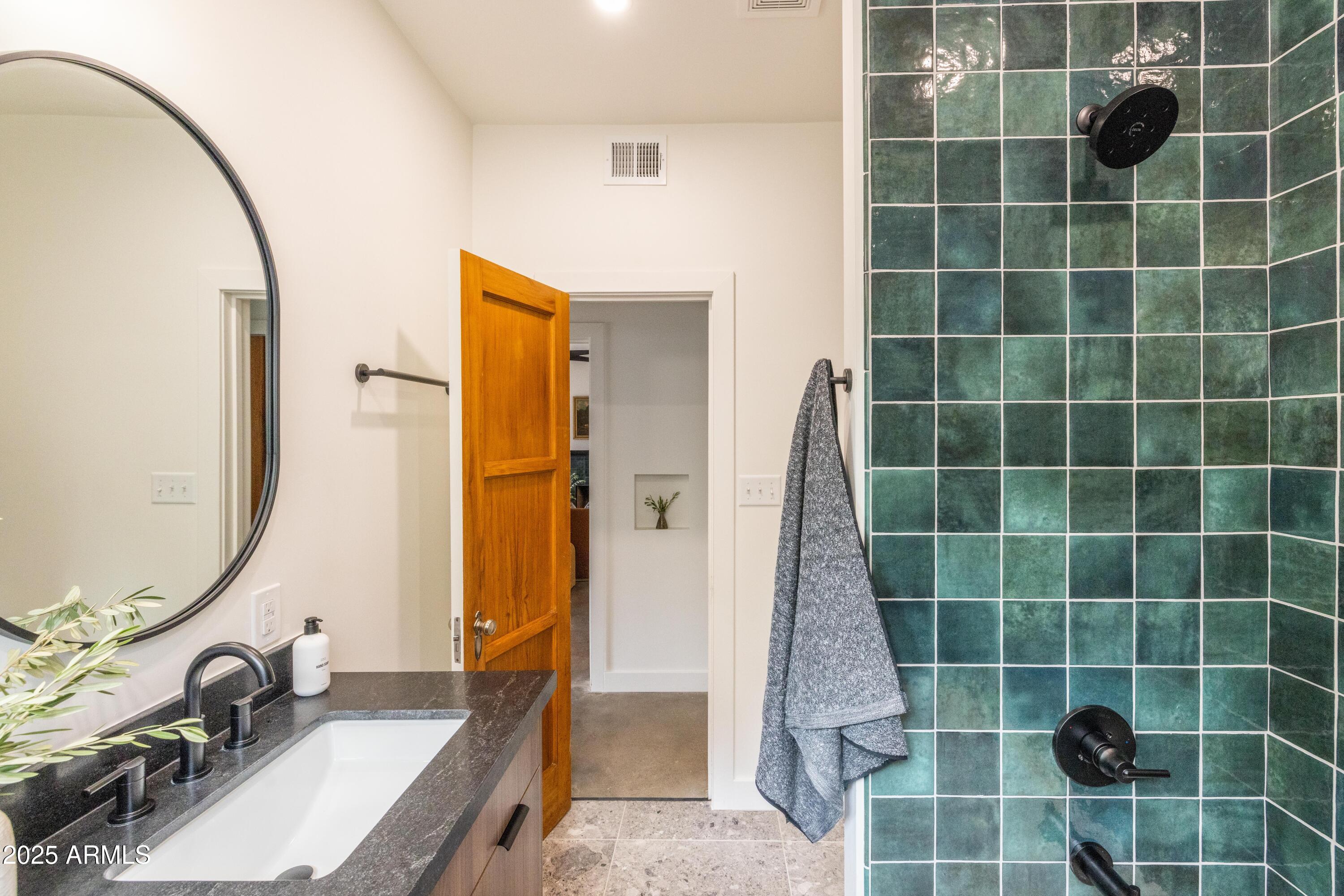 313 W VERNON Avenue