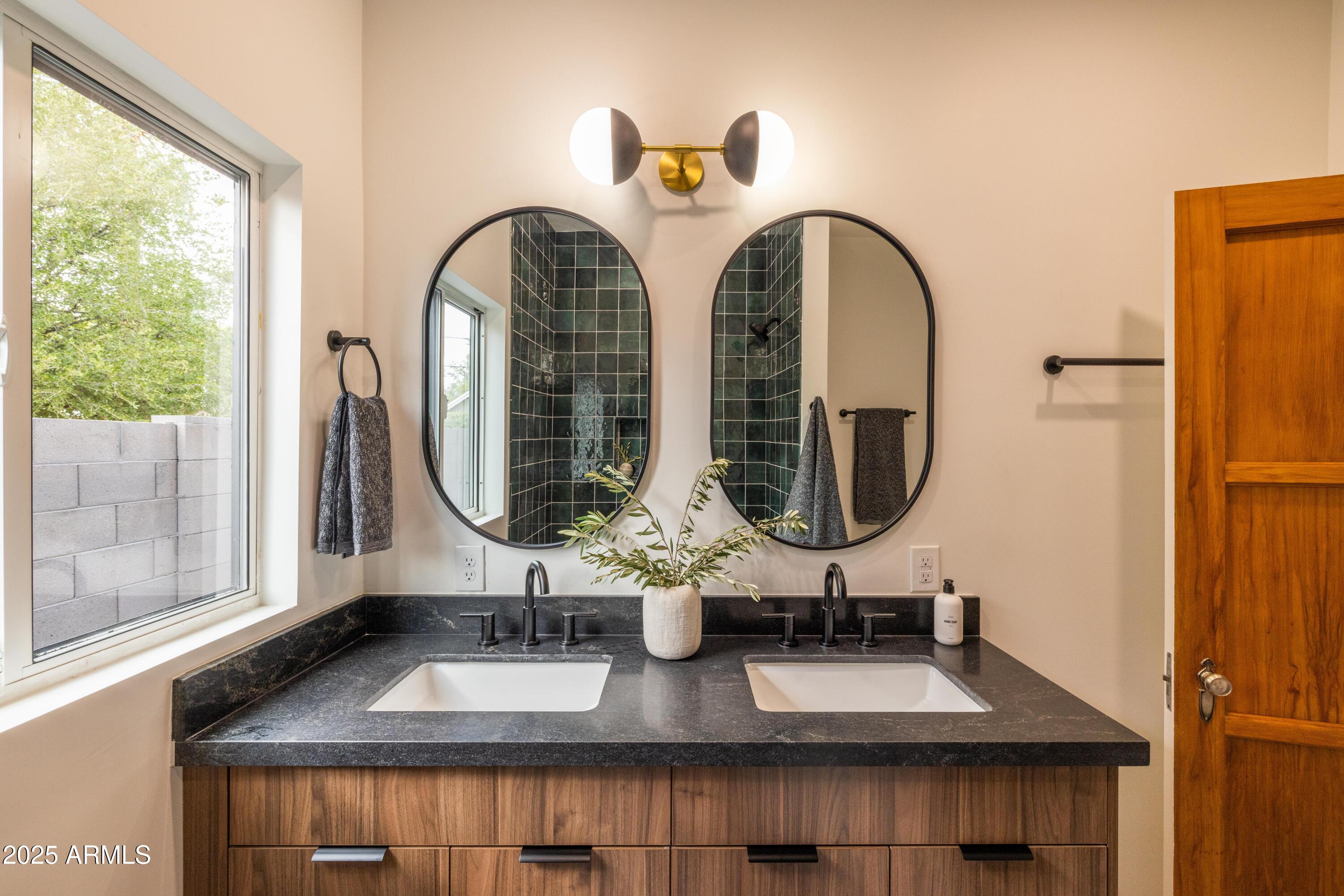 313 W VERNON Avenue