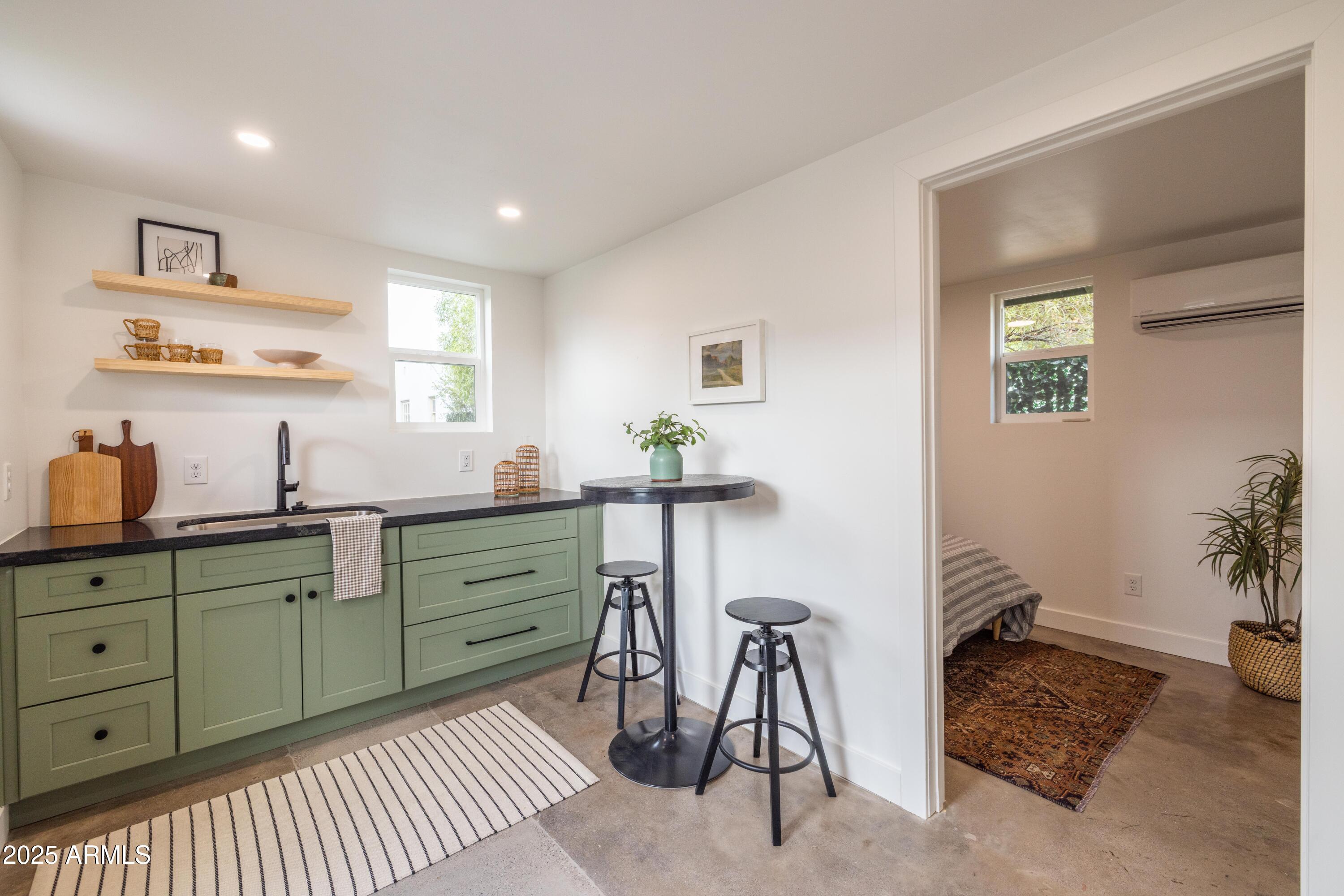 313 W VERNON Avenue