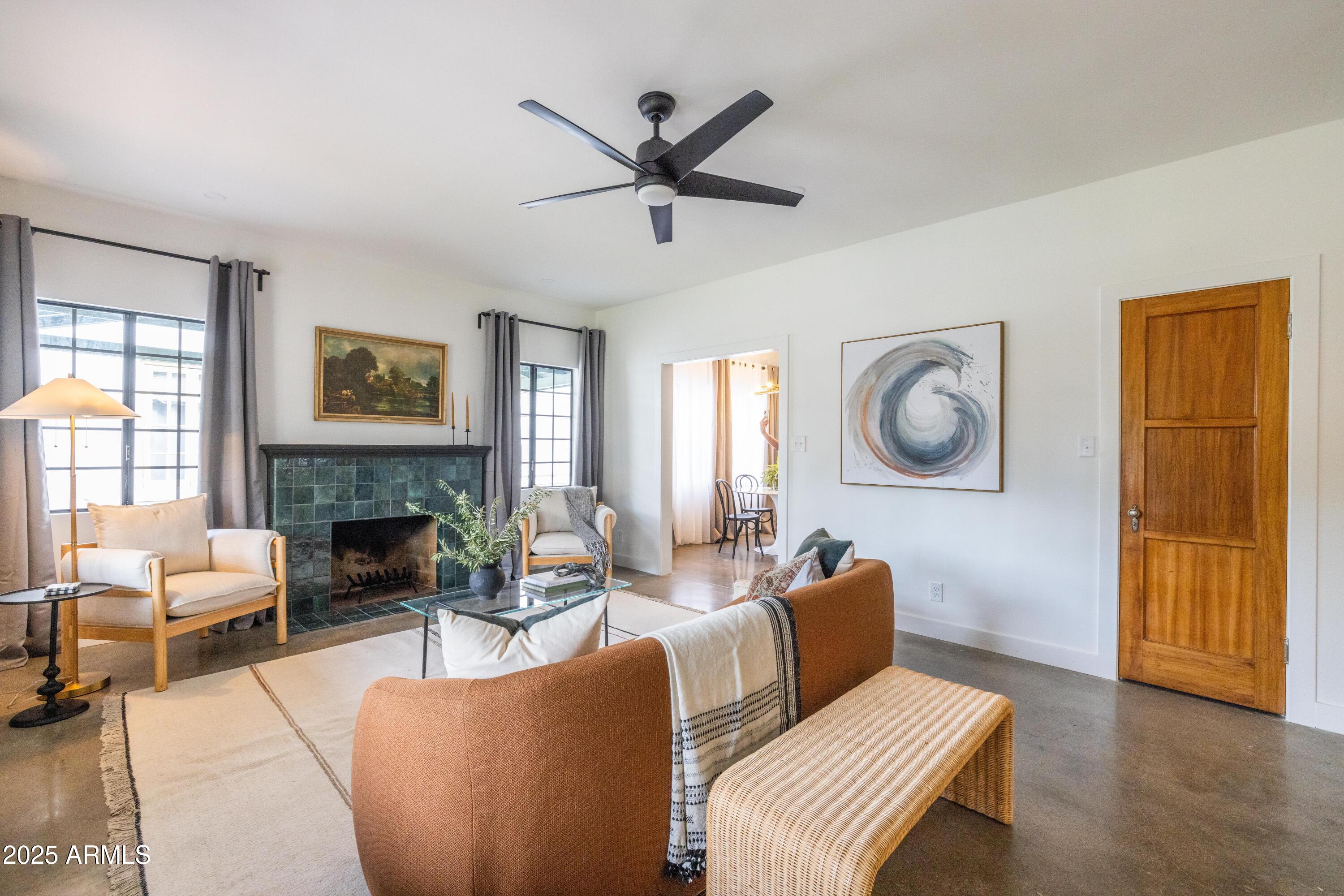 313 W VERNON Avenue