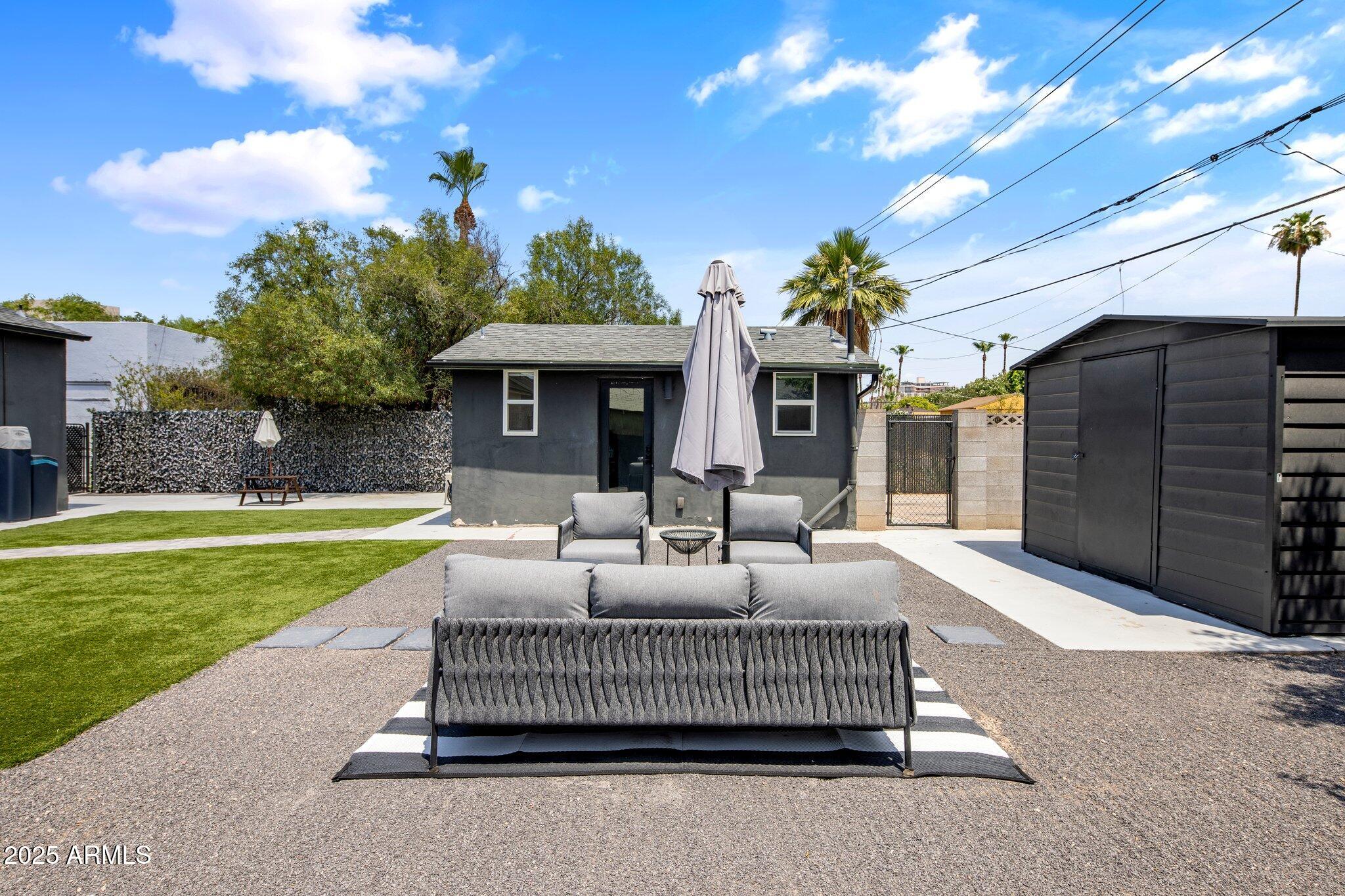 313 W VERNON Avenue