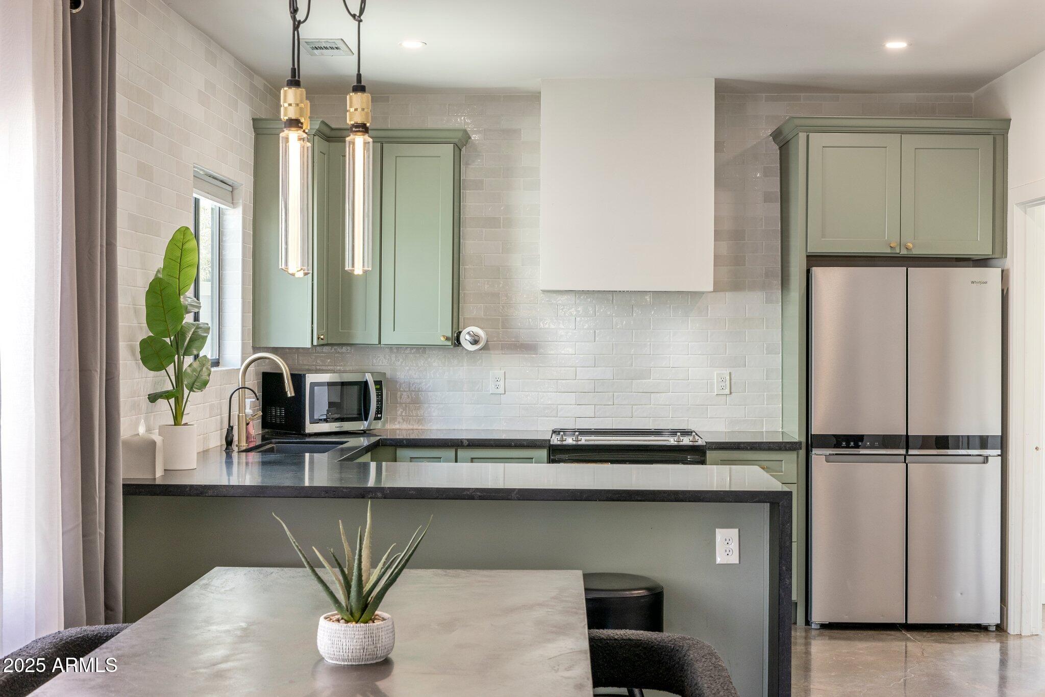 313 W VERNON Avenue