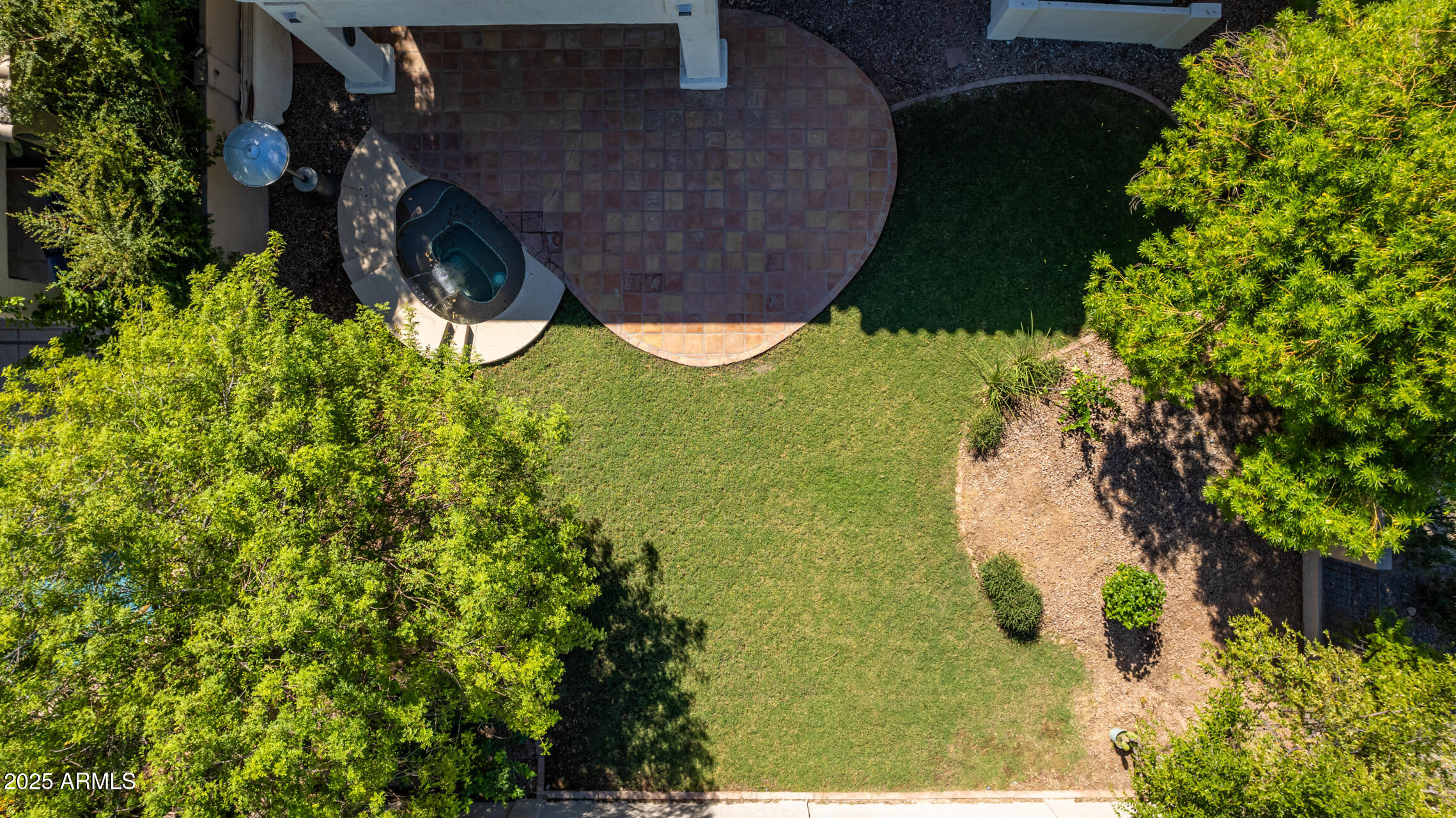 2242 W MYRTLE Drive