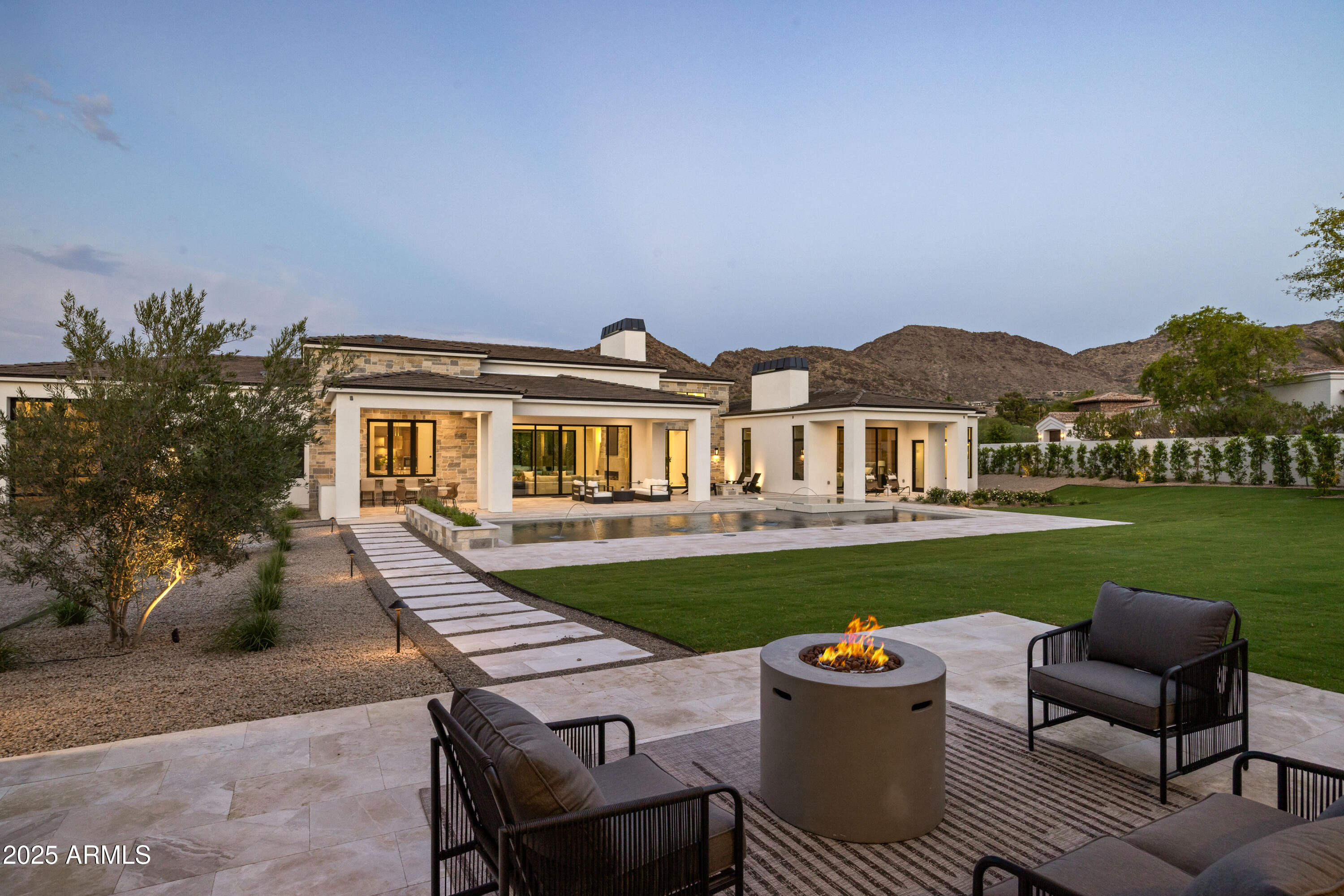 8230 N MOCKINGBIRD Lane