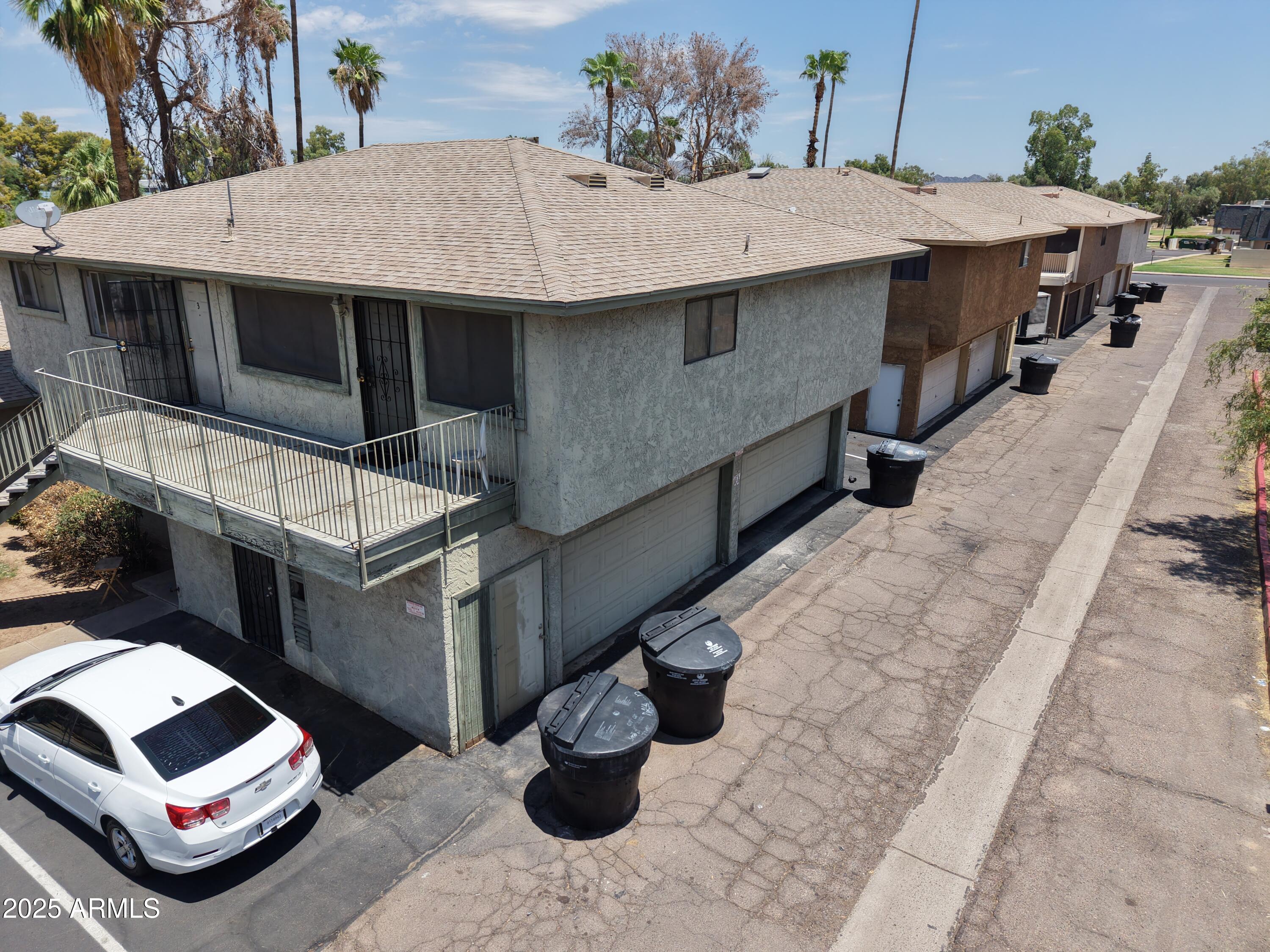 3319 W HARMONT Drive