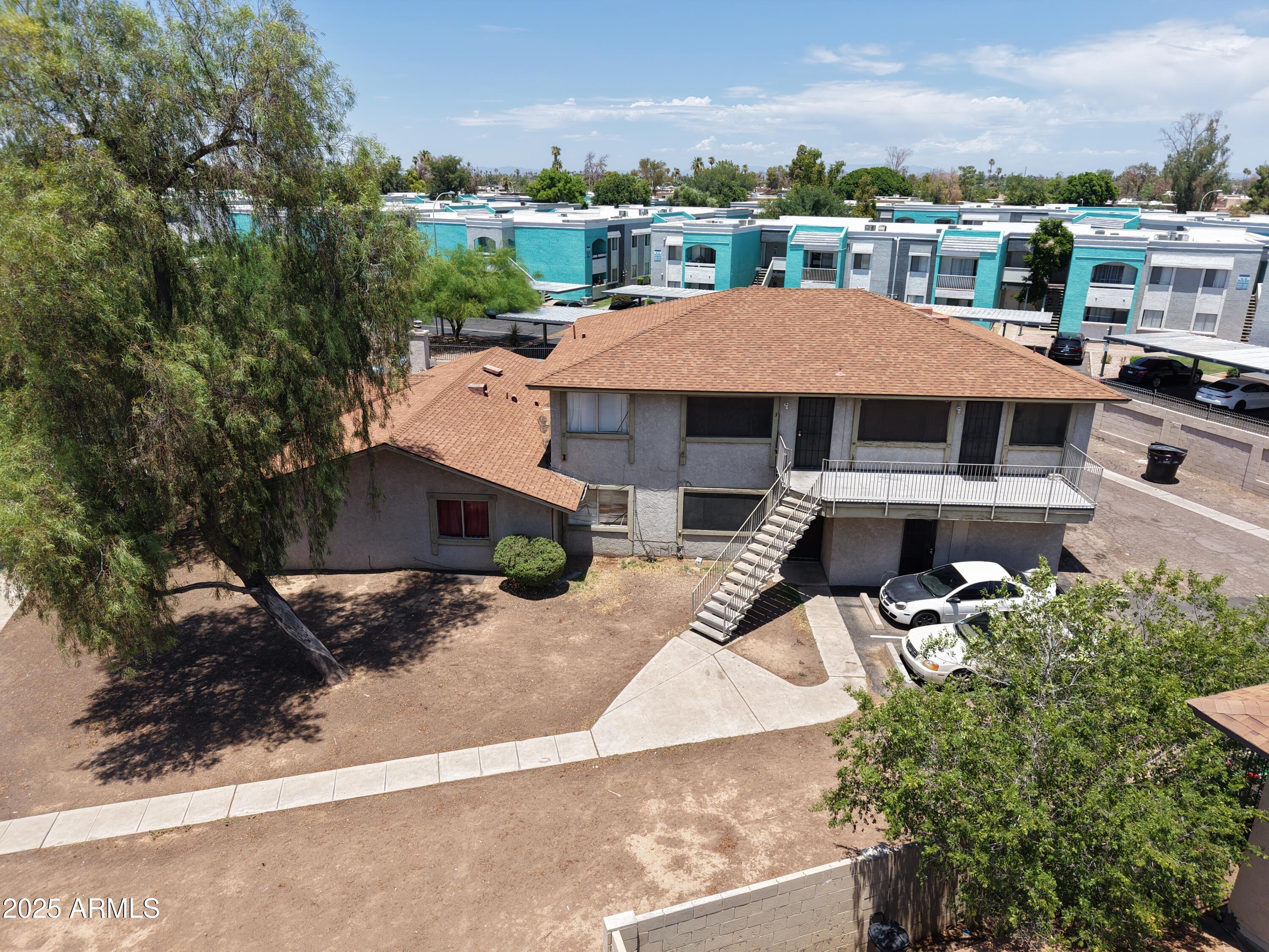 3364 W HARMONT Drive