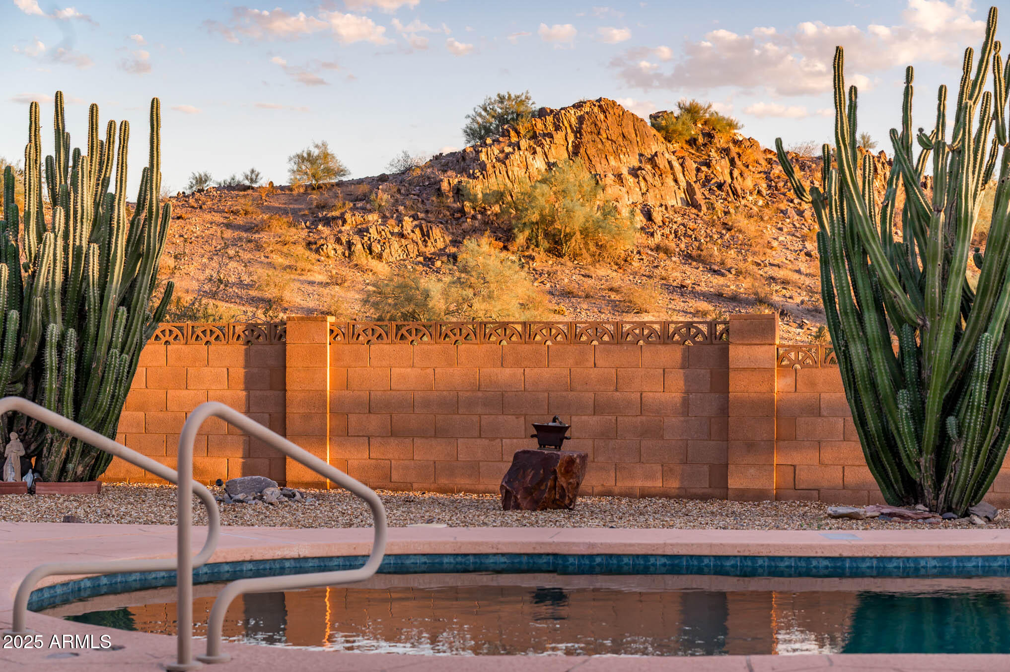 2431 E OCOTILLO Road, Phoenix