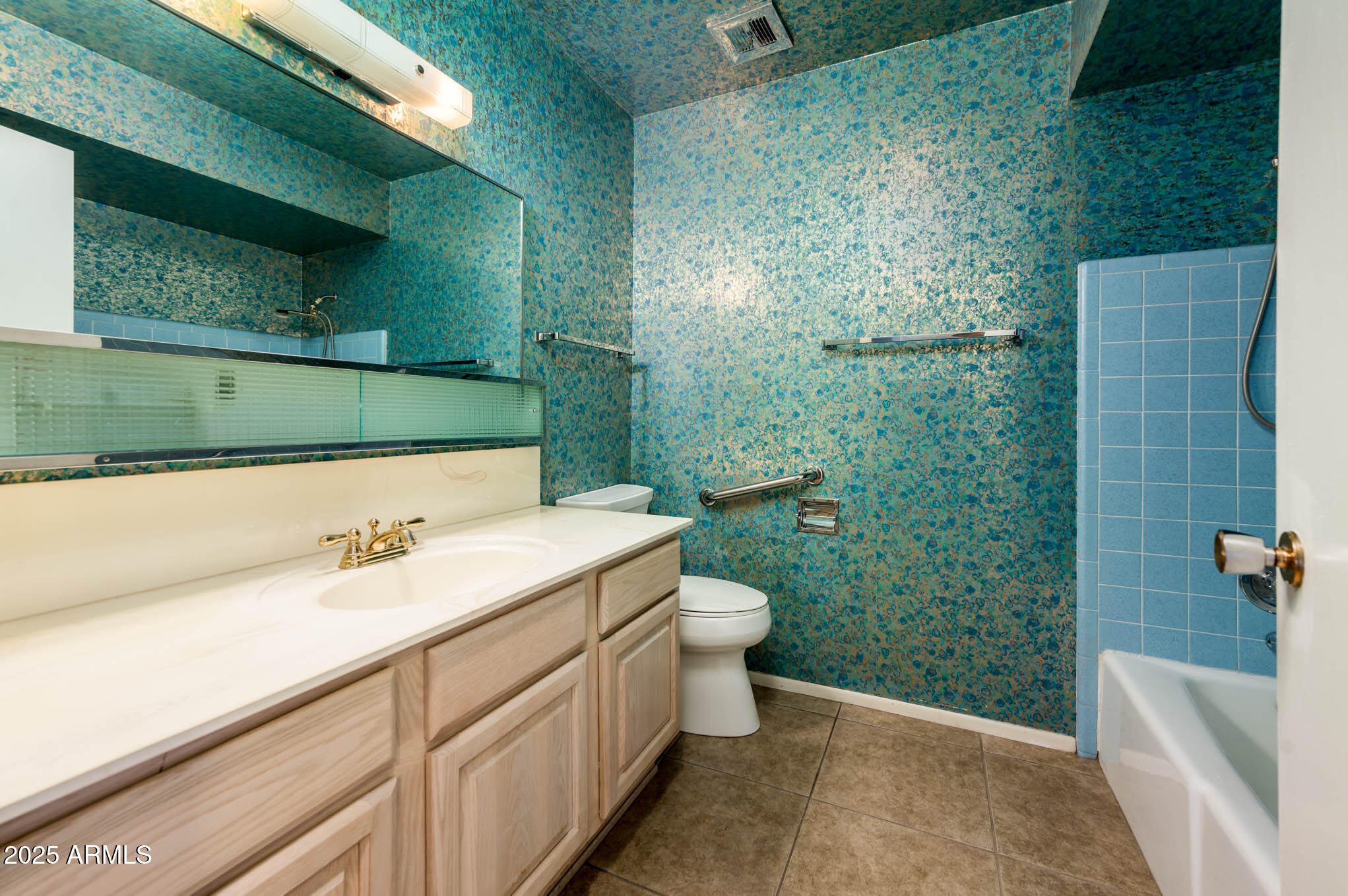 2431 E OCOTILLO Road, Phoenix