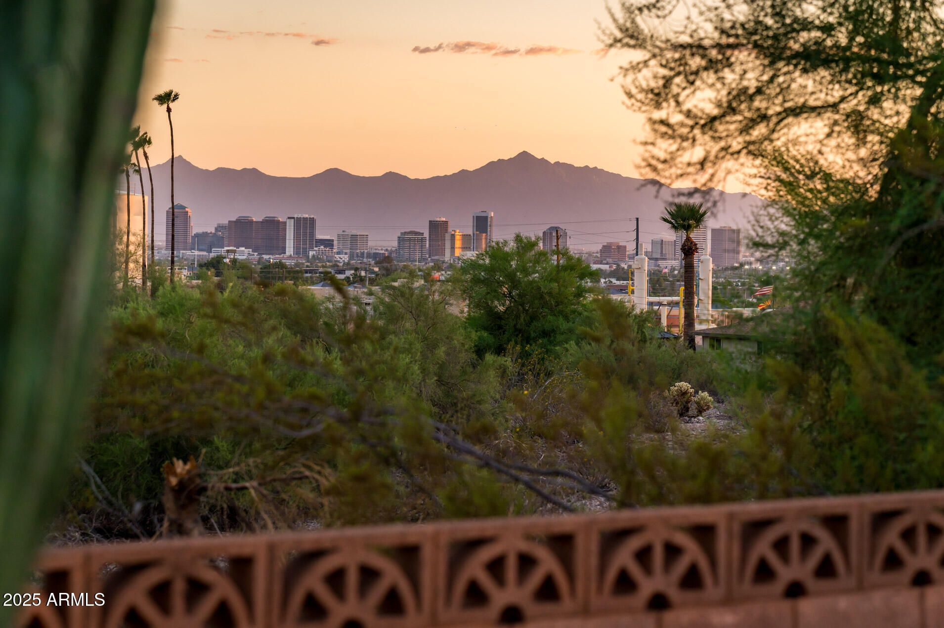 2431 E OCOTILLO Road, Phoenix