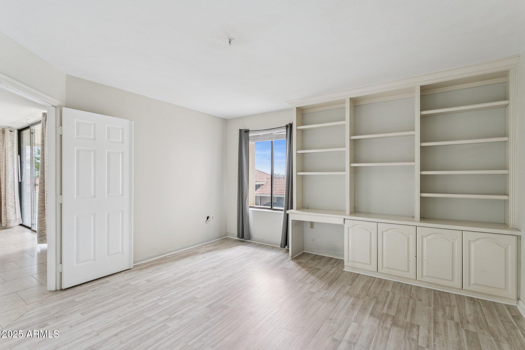 4200 N MILLER Road, 220