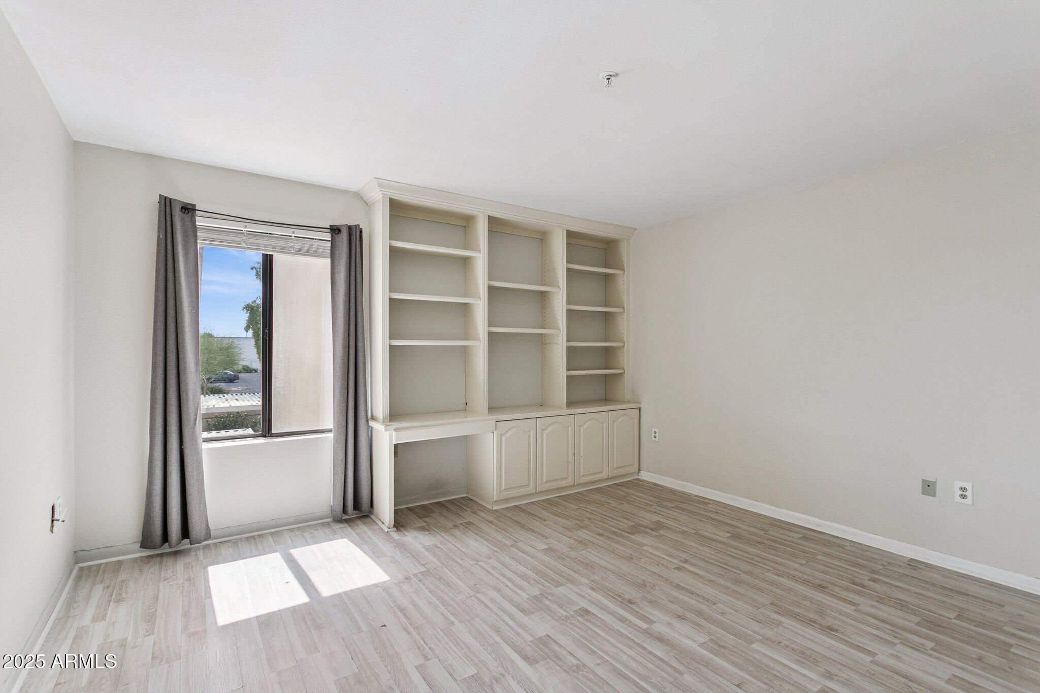 4200 N MILLER Road, 220