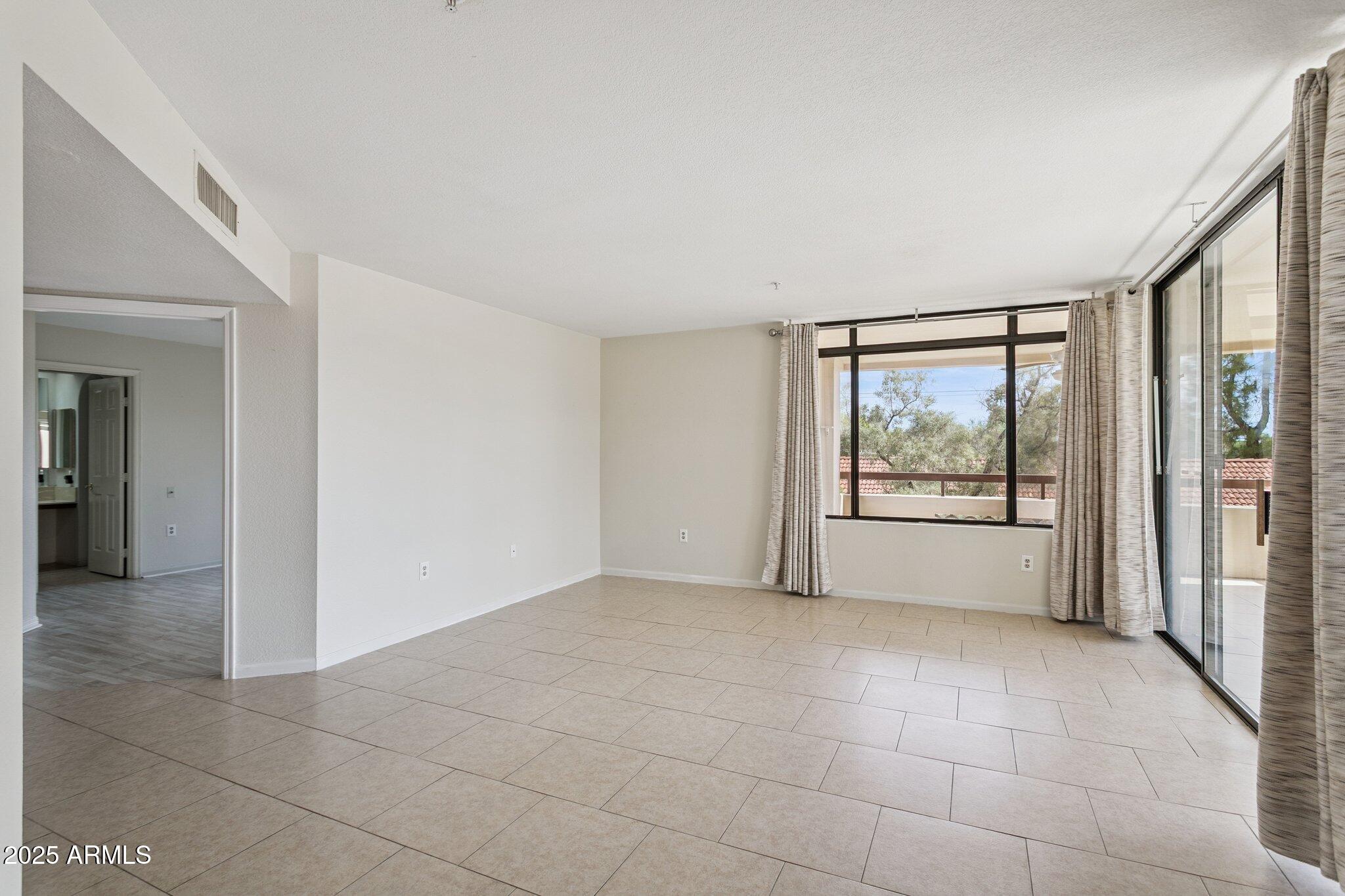 4200 N MILLER Road, 220