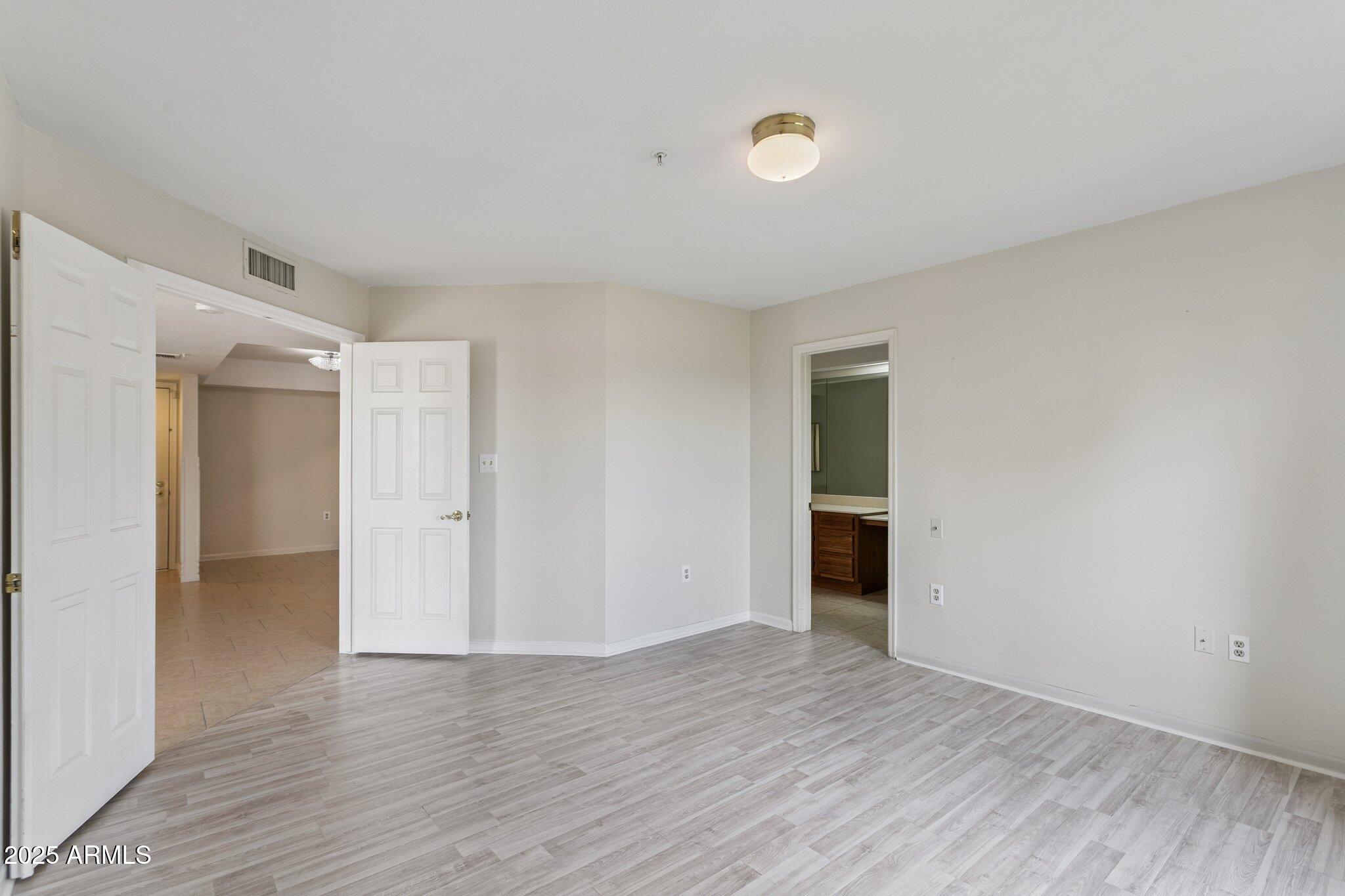 4200 N MILLER Road, 220