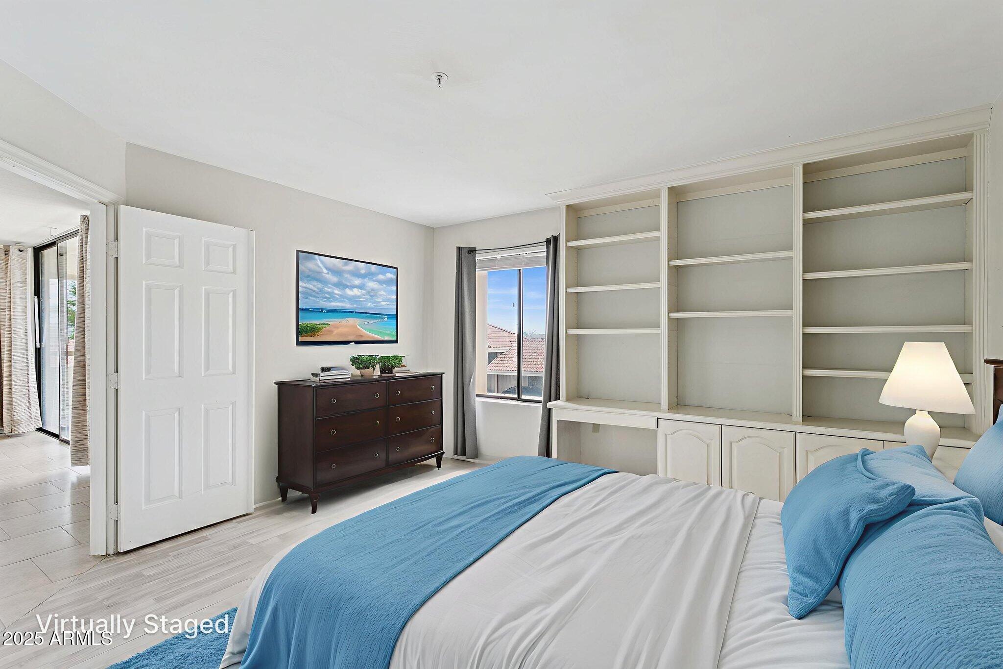 4200 N MILLER Road, 220