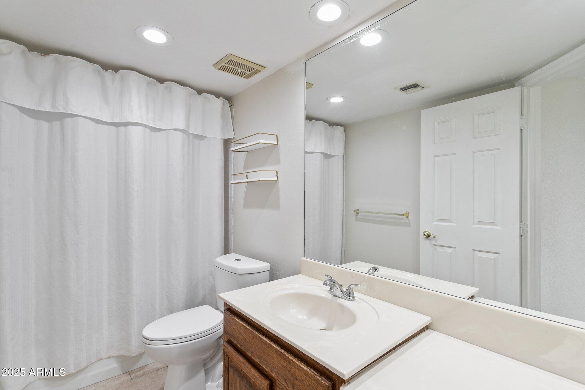 4200 N MILLER Road, 220