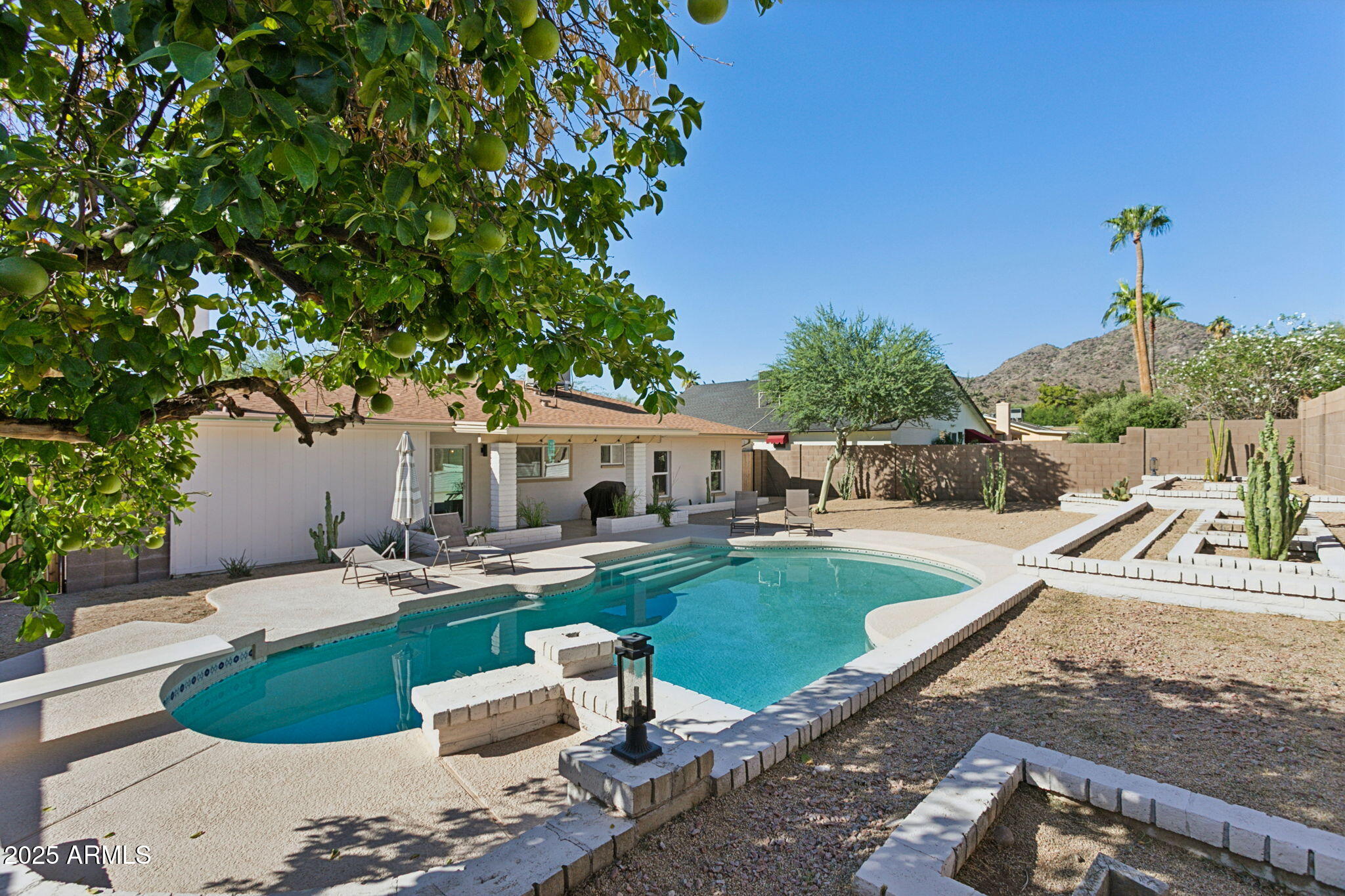 4324 E SUNRISE Drive