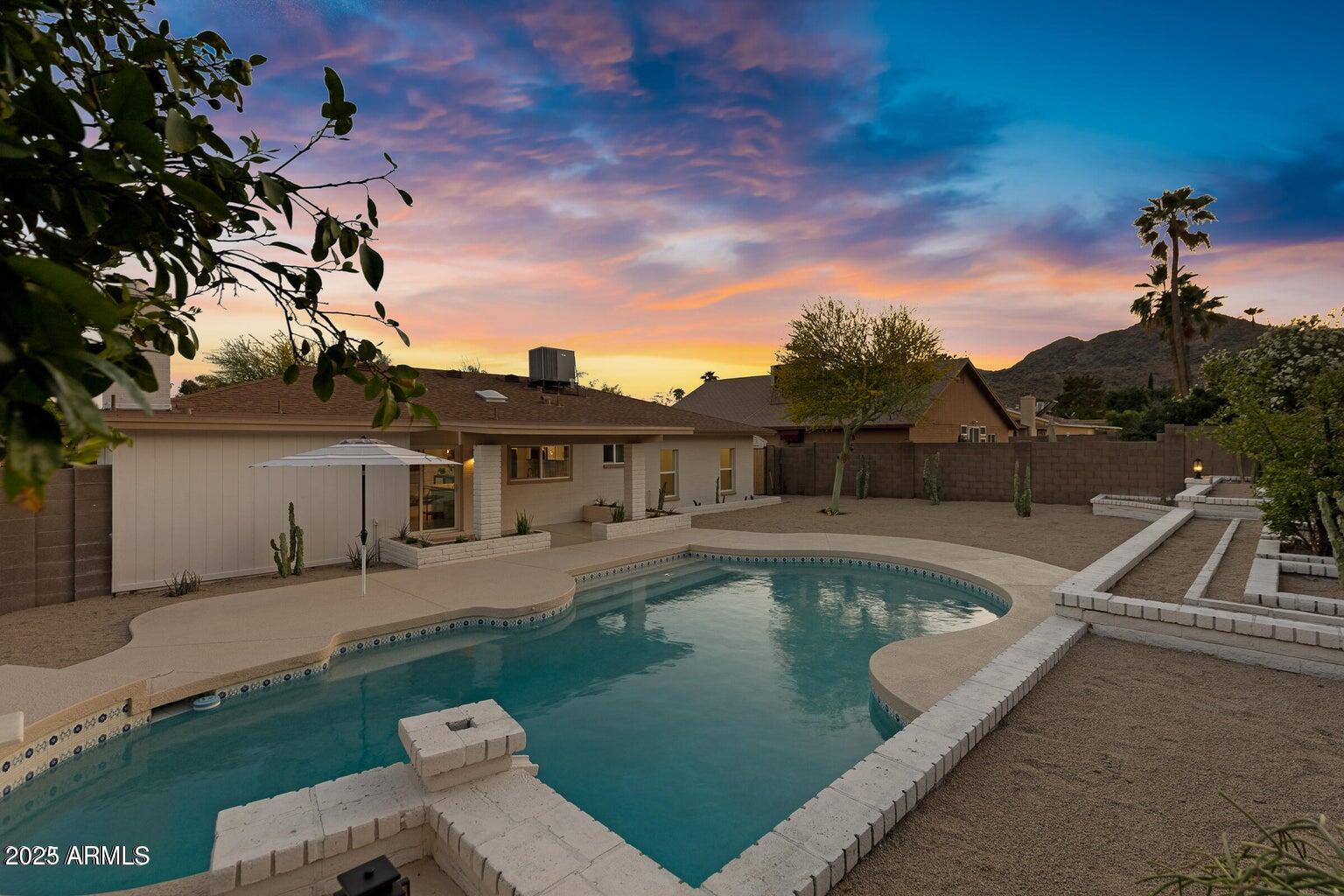 4324 E SUNRISE Drive