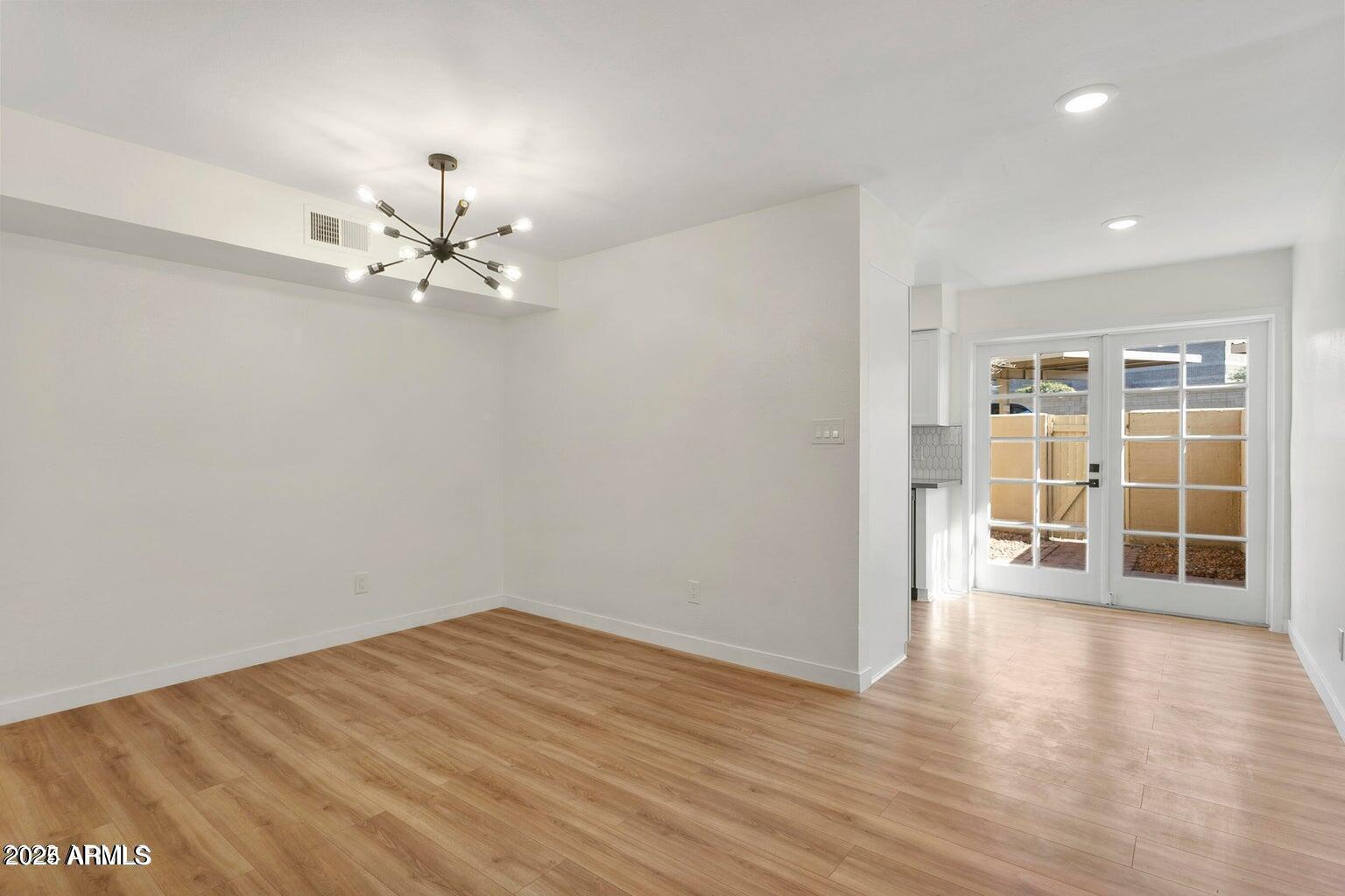 1425 E DESERT COVE Avenue 33