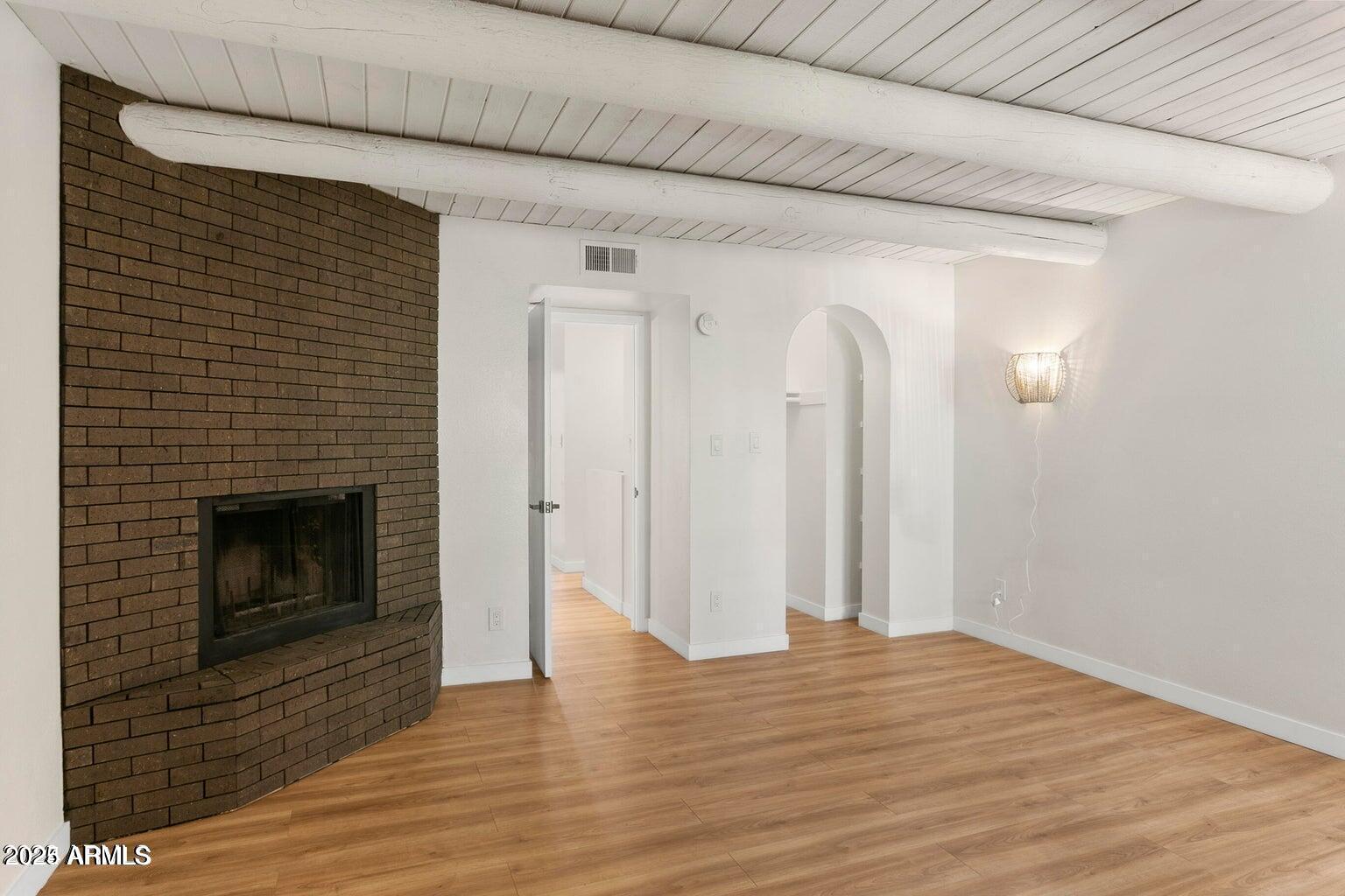 1425 E DESERT COVE Avenue 33