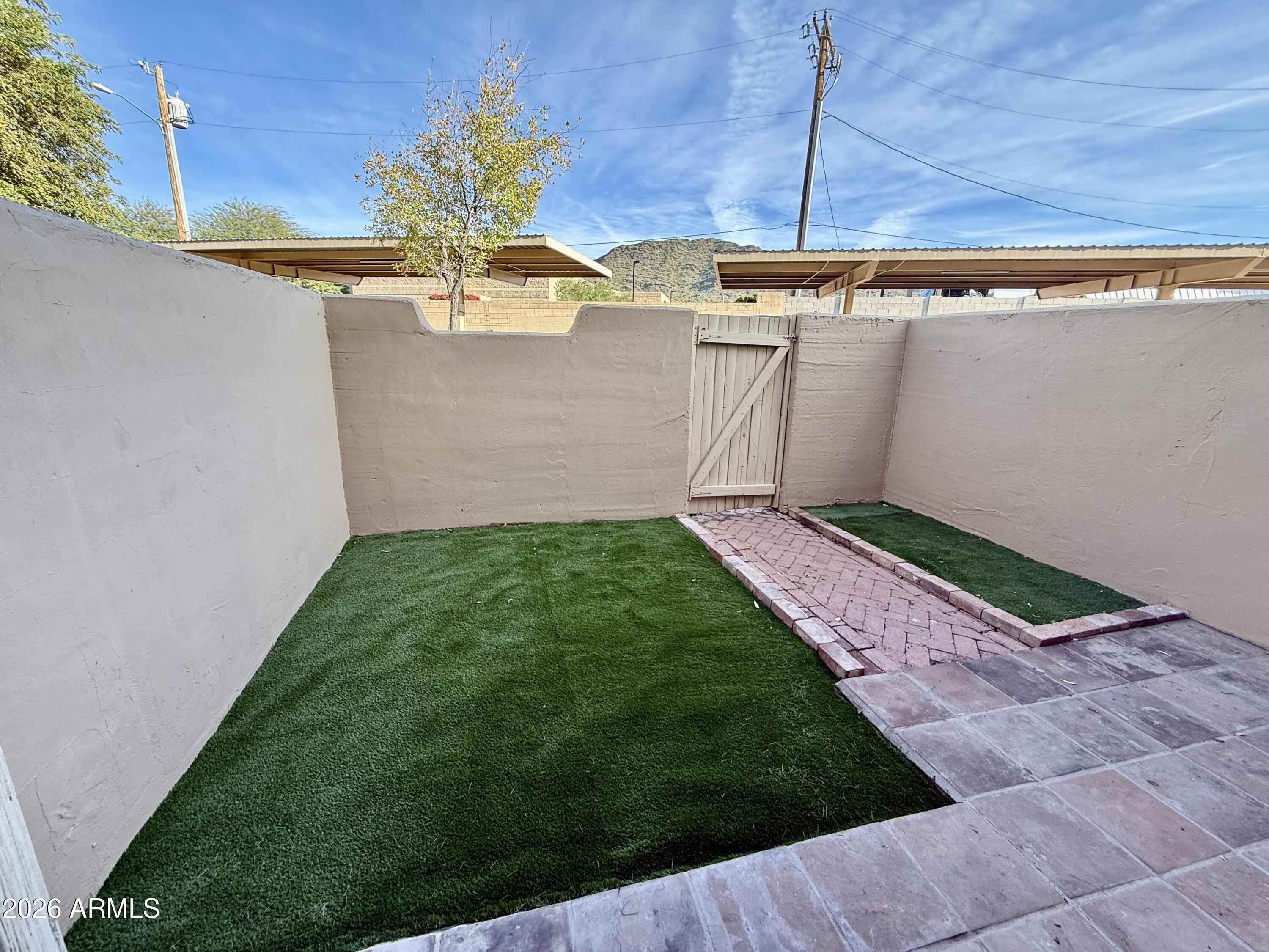 1425 E DESERT COVE Avenue 33