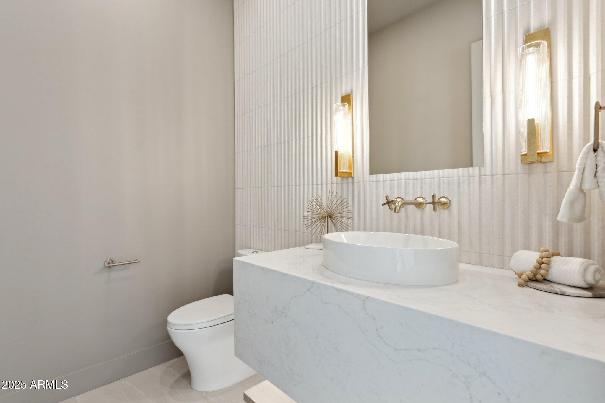 1830 E PALMAIRE Avenue