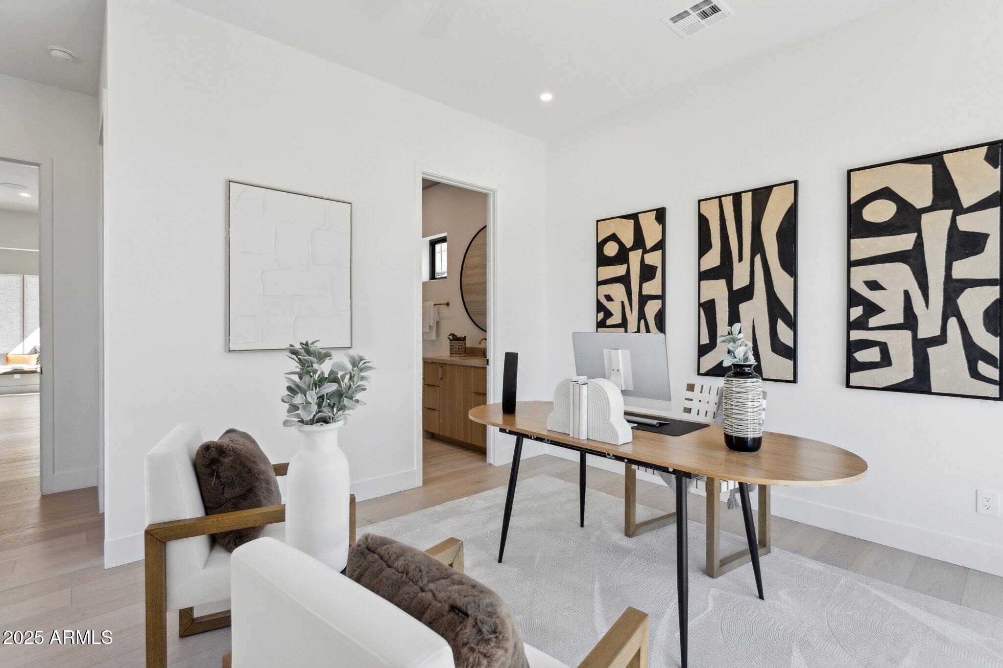 1830 E PALMAIRE Avenue