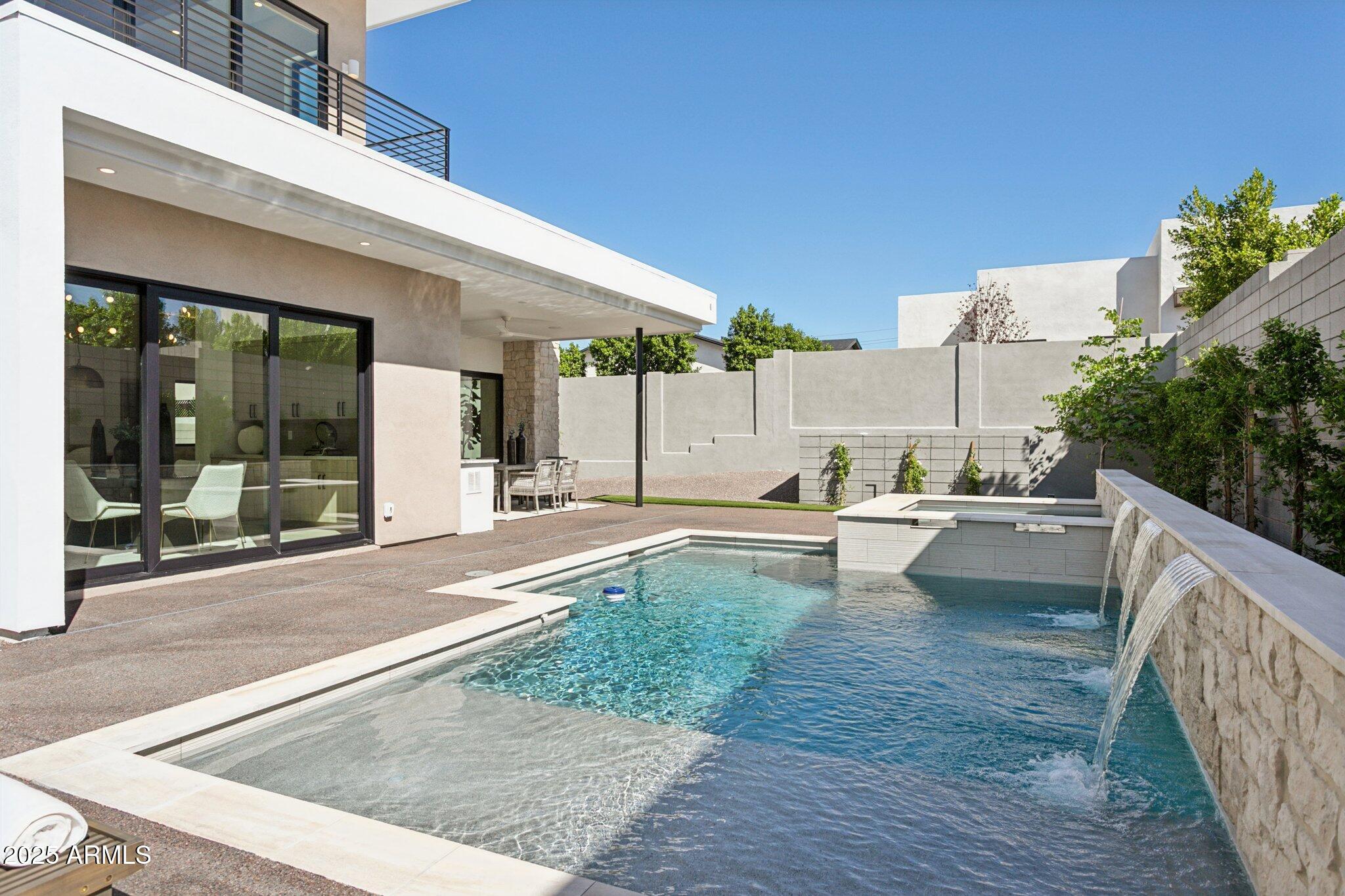 1830 E PALMAIRE Avenue