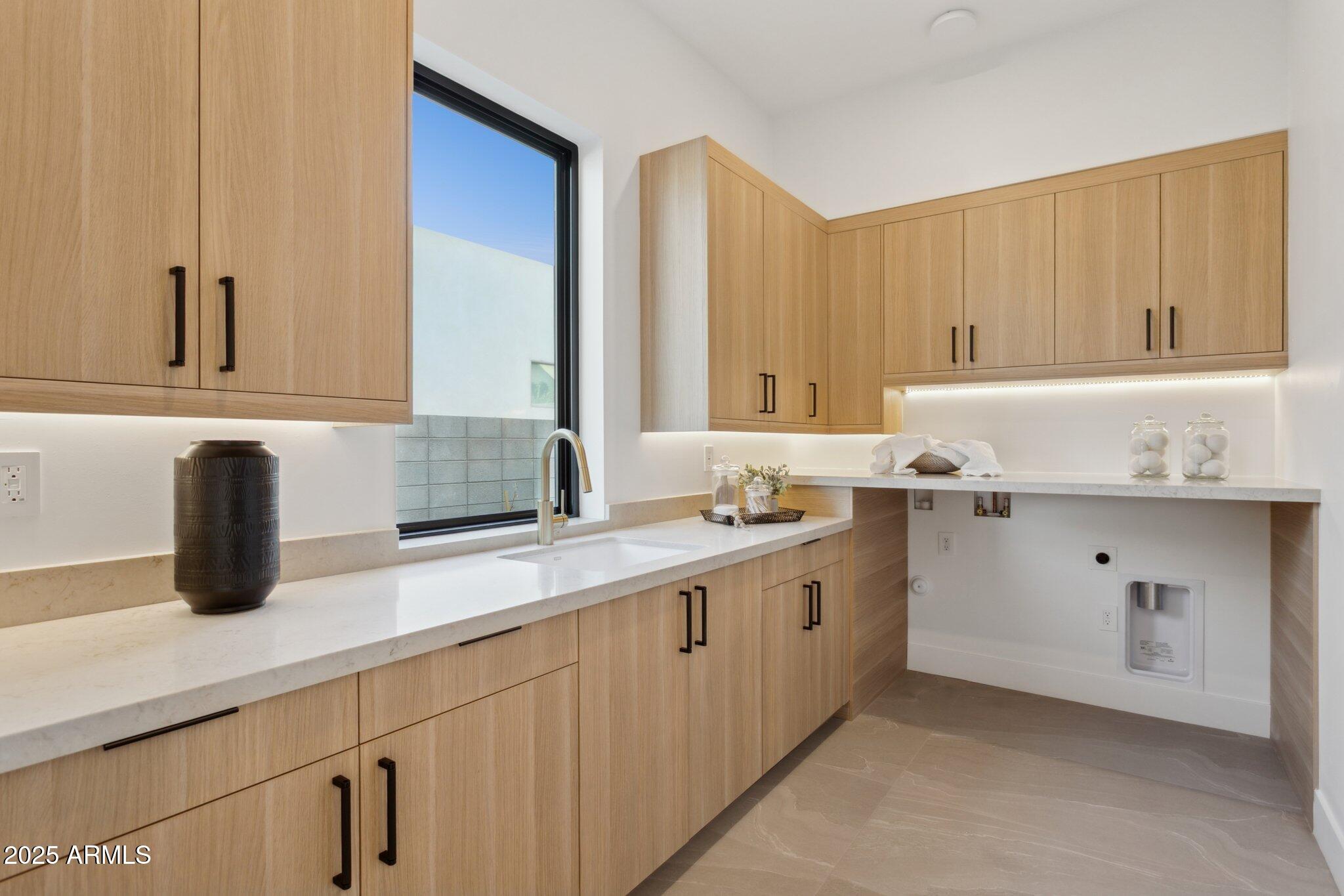 1830 E PALMAIRE Avenue