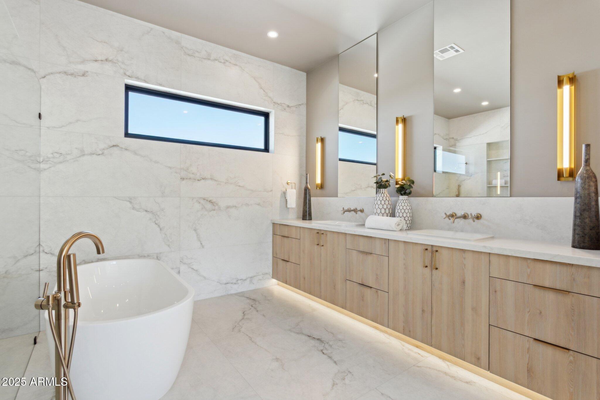 1830 E PALMAIRE Avenue